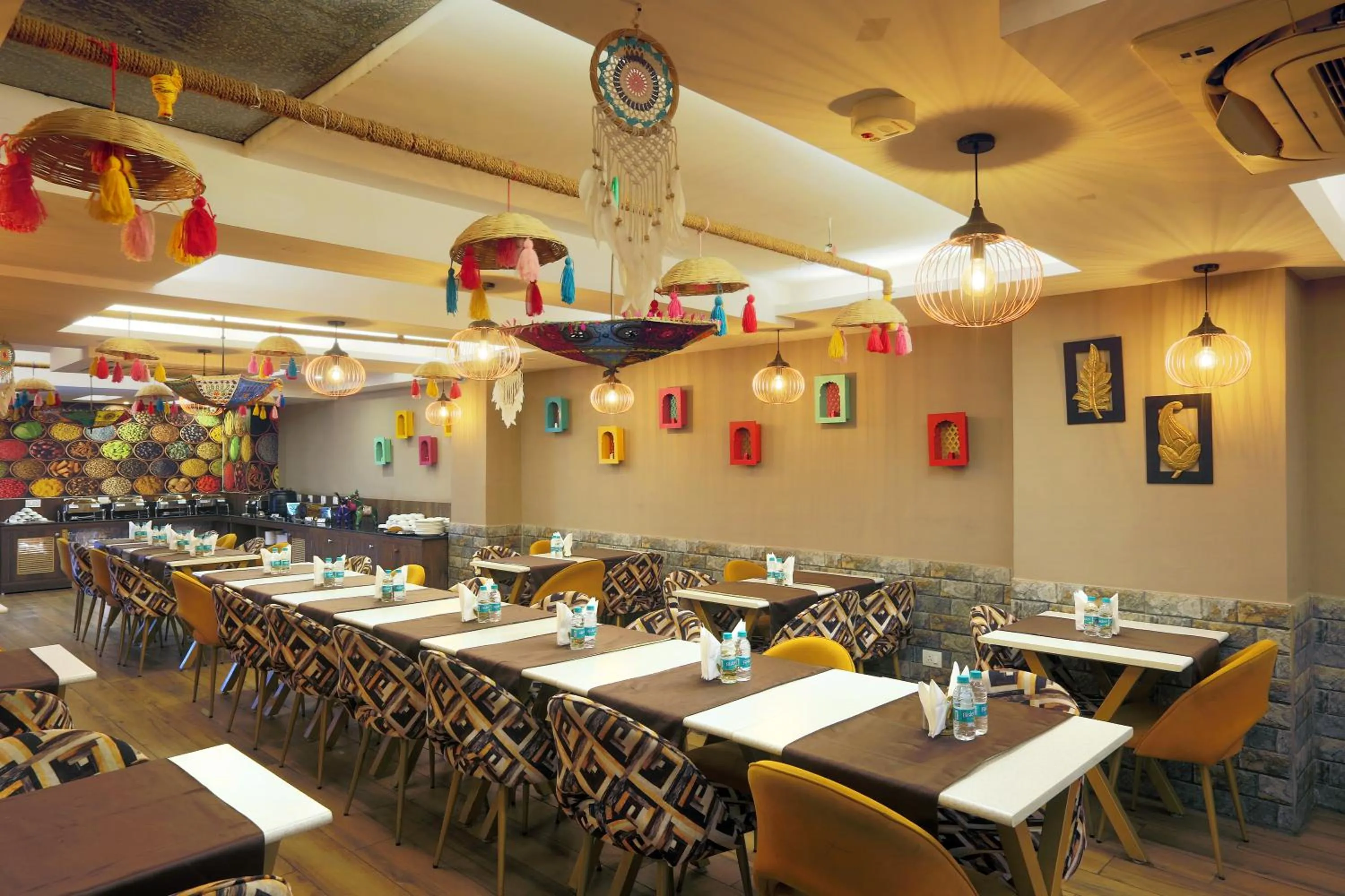 Restaurant/places to eat in Hotel Cardinal Oxmo Delhi Airport