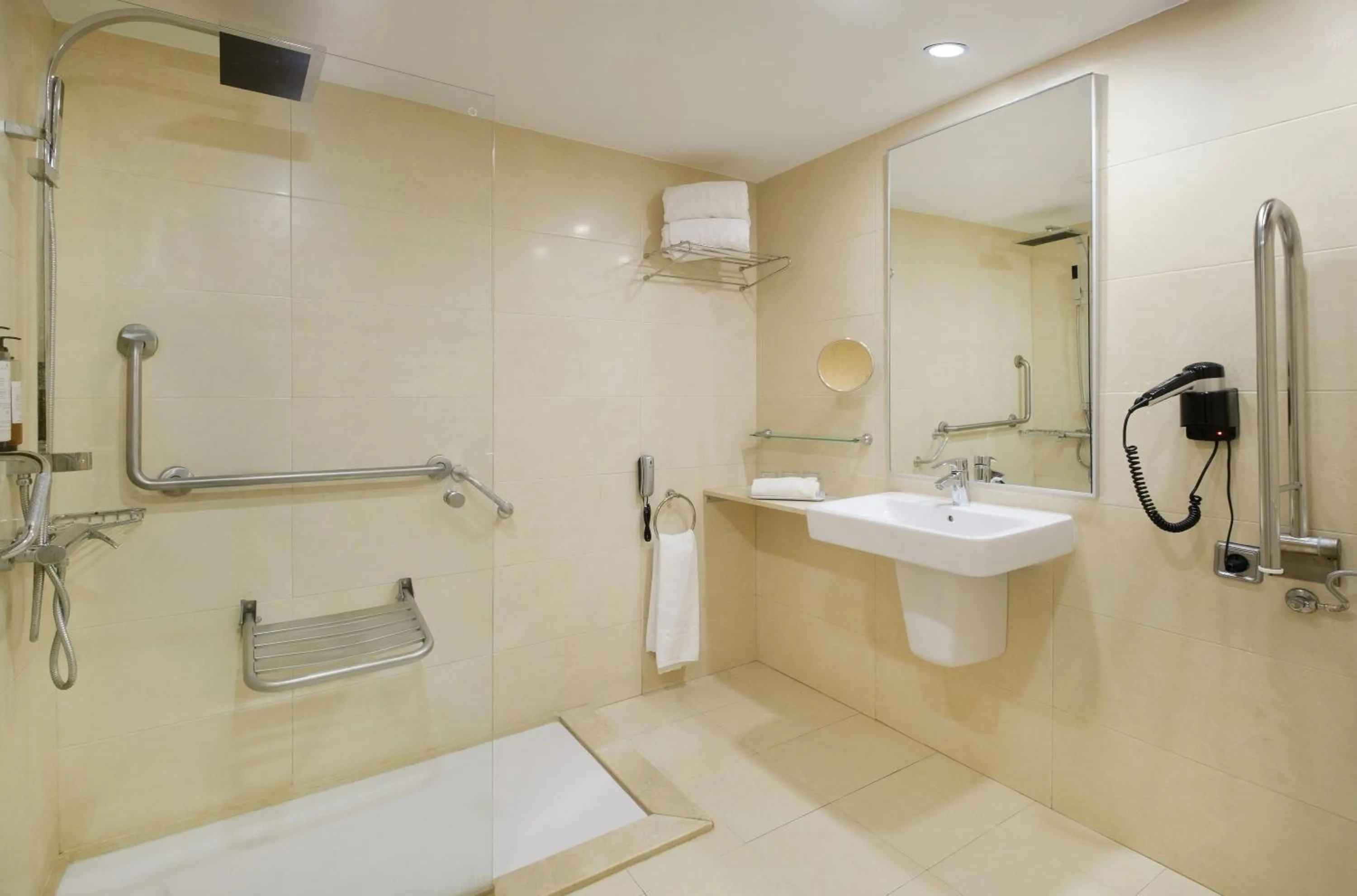 Bathroom in Cabot Cap de Mar Spa