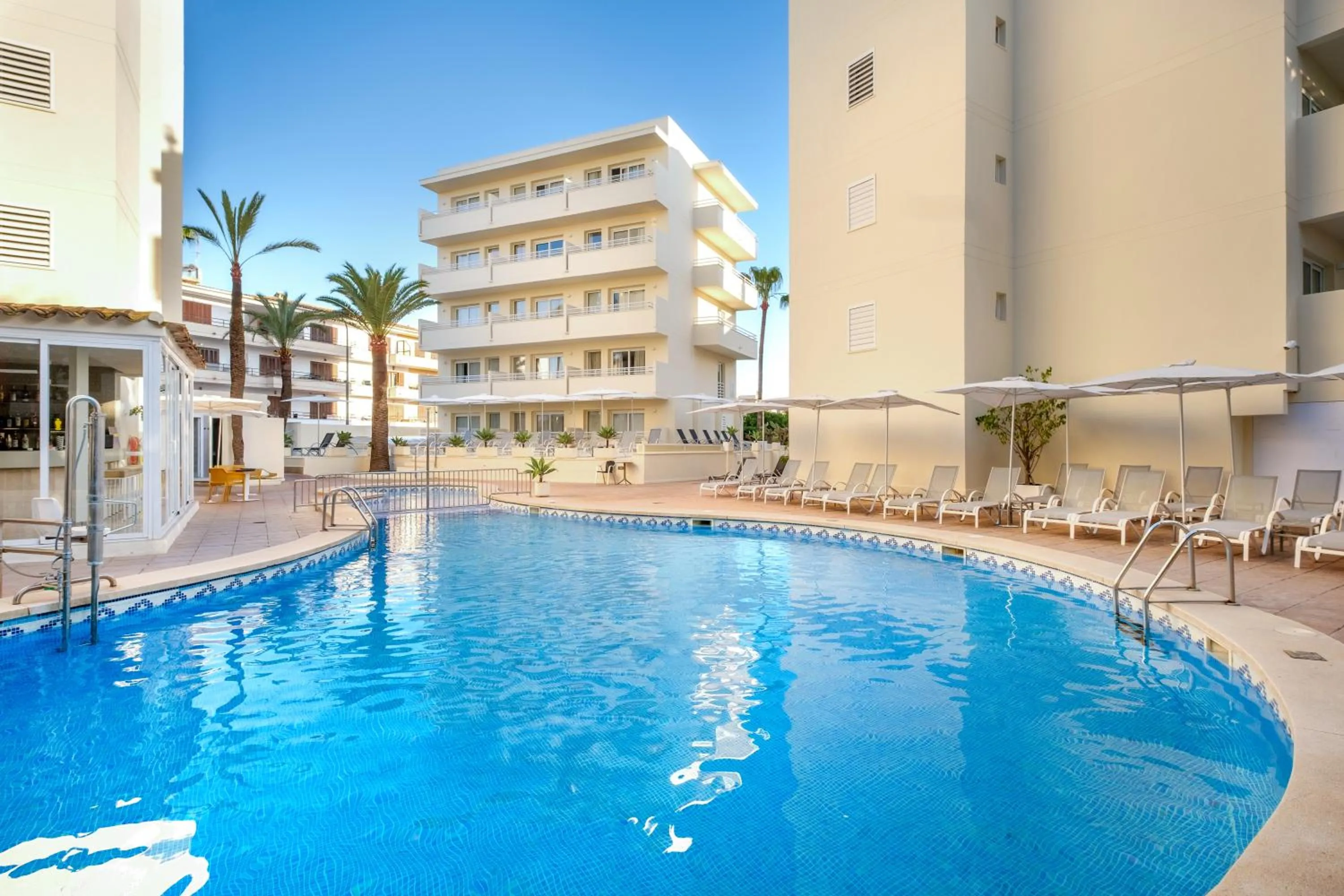 Swimming pool in Cabot Cap de Mar Spa