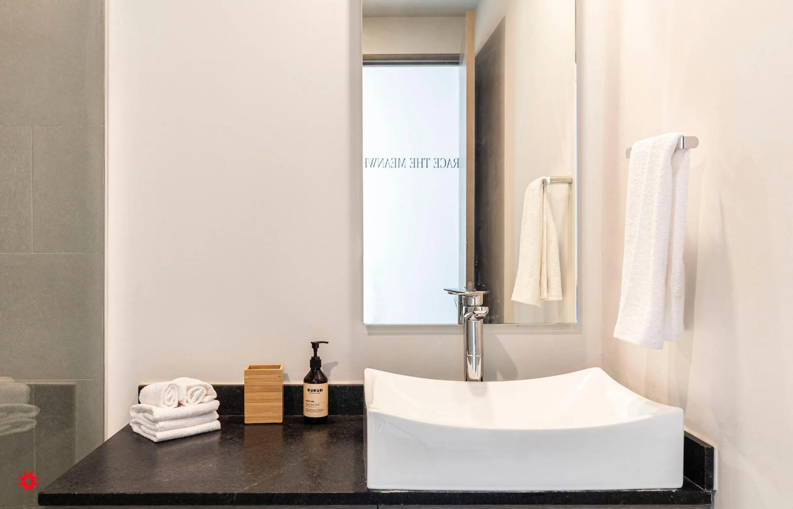 Bathroom in Casa Latitud by Kukun