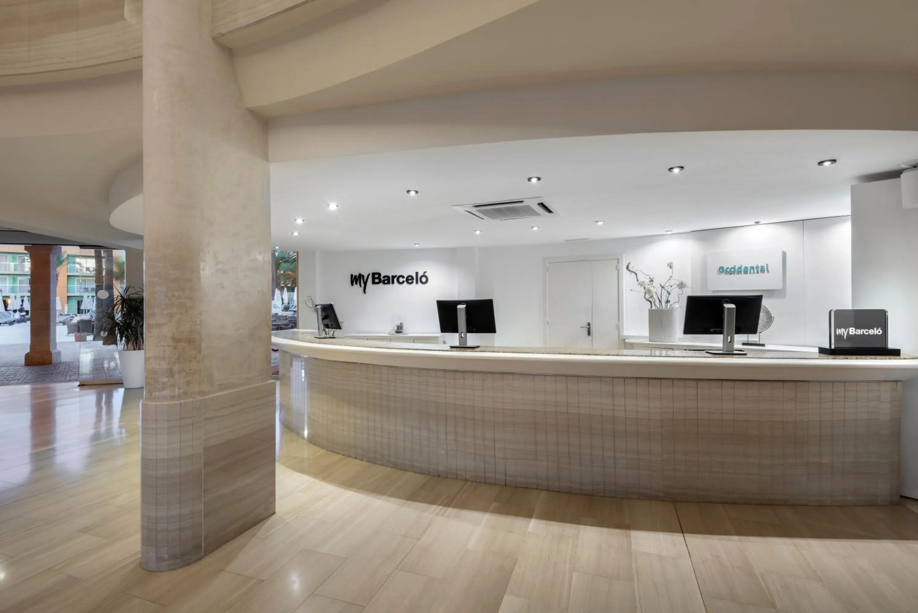 Lobby or reception in Occidental Menorca