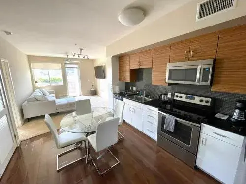 Luxury 2 Bedroom 2 Bathroom With Fitness Center and Pool Luxury 2 Bedroom 2 Bathroom With Fitness Center and Pool