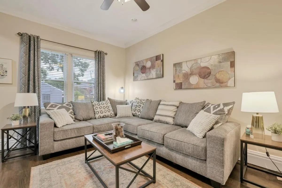 OSU and Short North 4 Bedroom Patio and Garage with EV