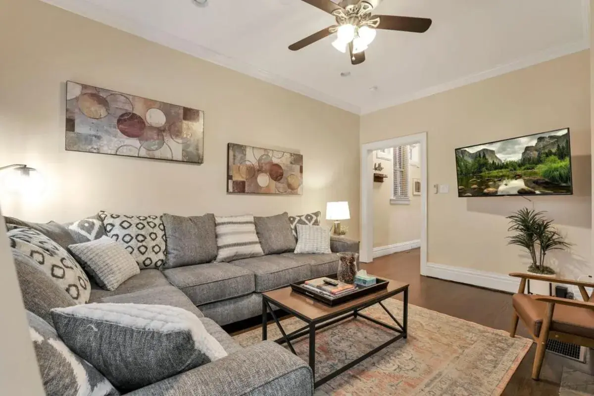 OSU and Short North 4 Bedroom Patio and Garage with EV OSU and Short North 4 Bedroom Patio and Garage with EV