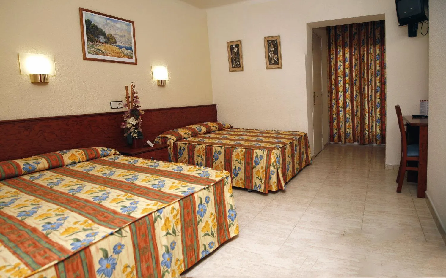 Photo of the whole room in Hotel Rosa Nàutica
