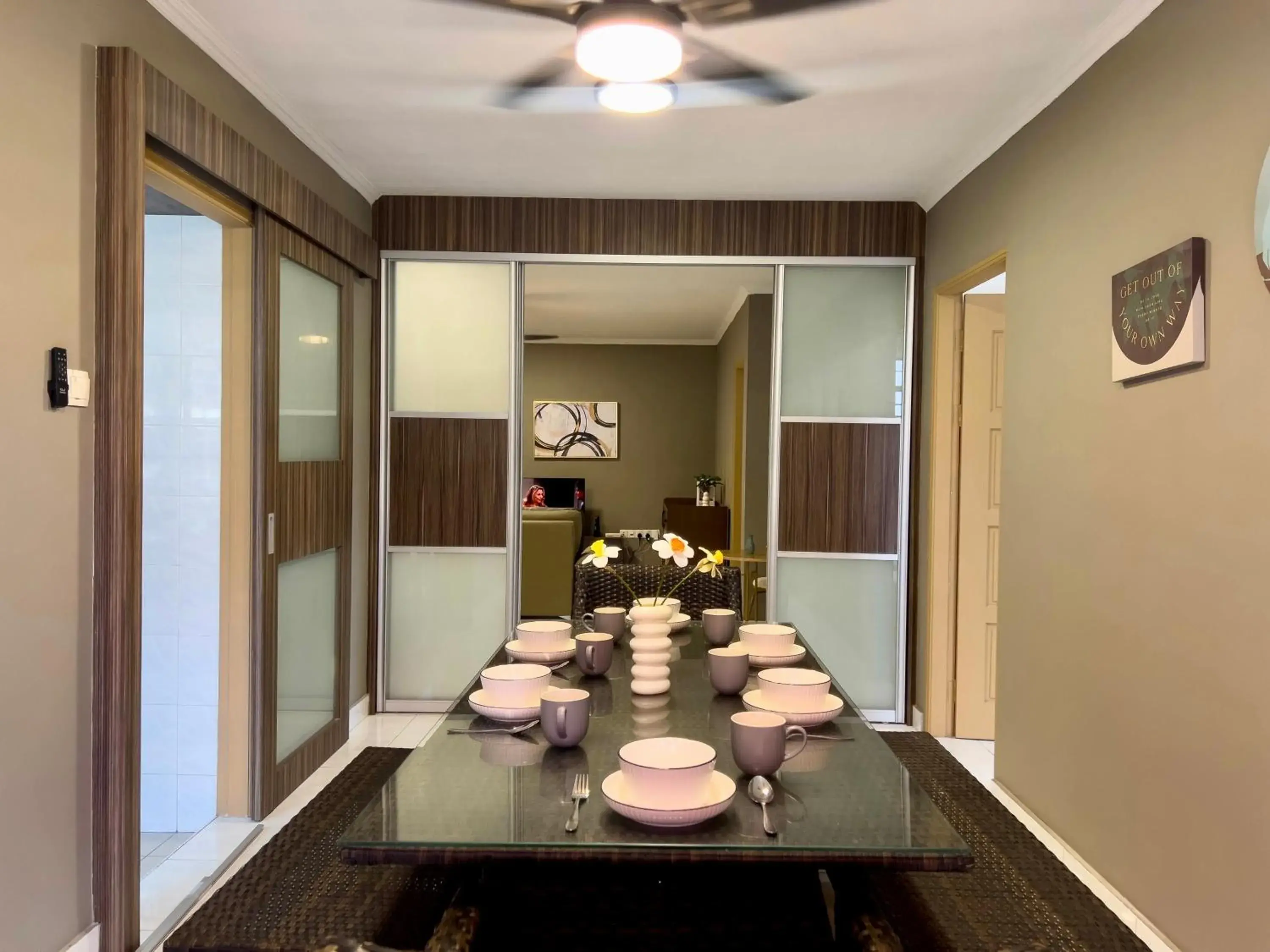 Three-Bedroom Apartment with Balcony in Hush Inn at Taman Penampang Three-Bedroom Apartment with Balcony in Hush Inn at Taman Penampang