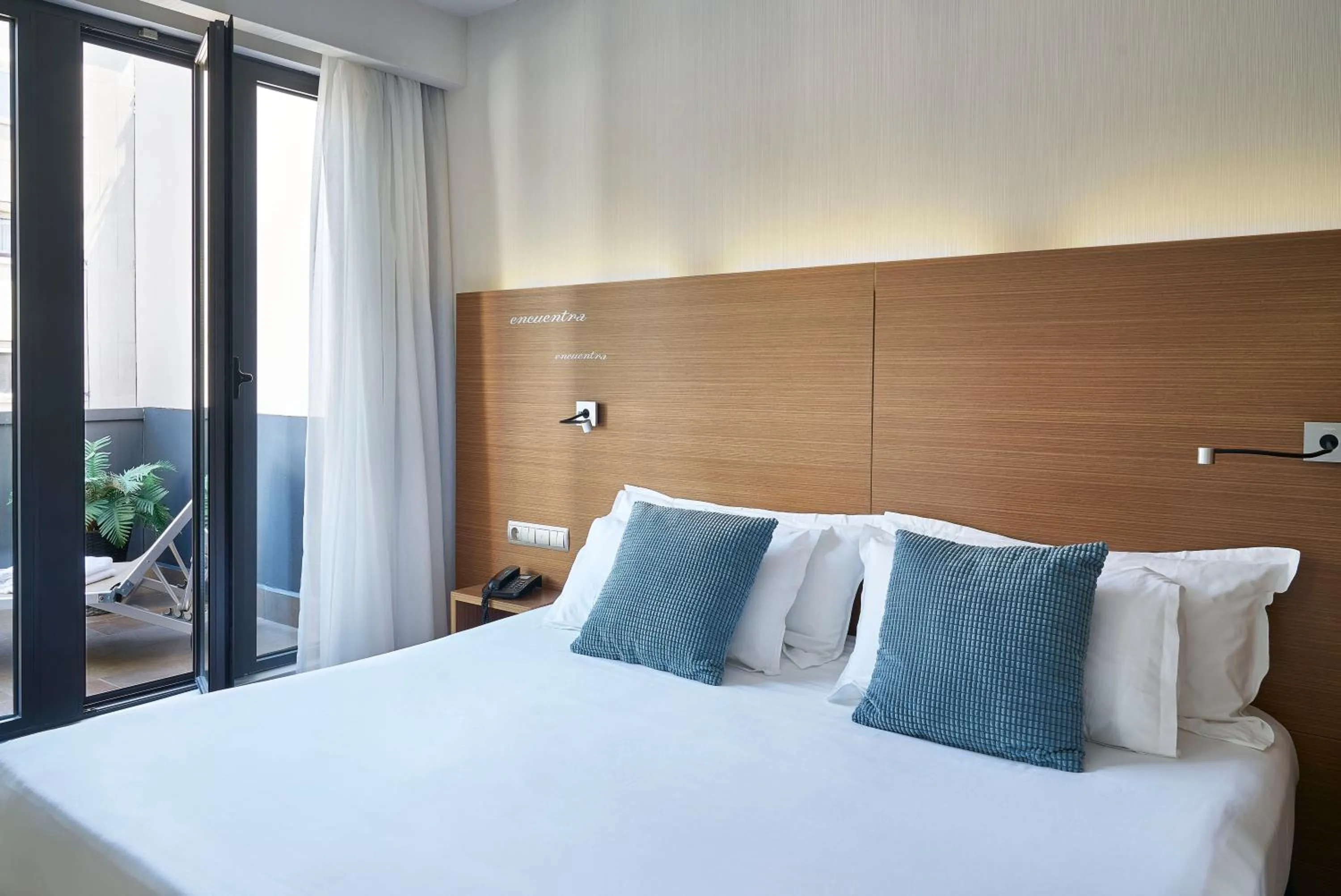 Coffee/tea facilities, Bed in Vincci Zaragoza Zentro