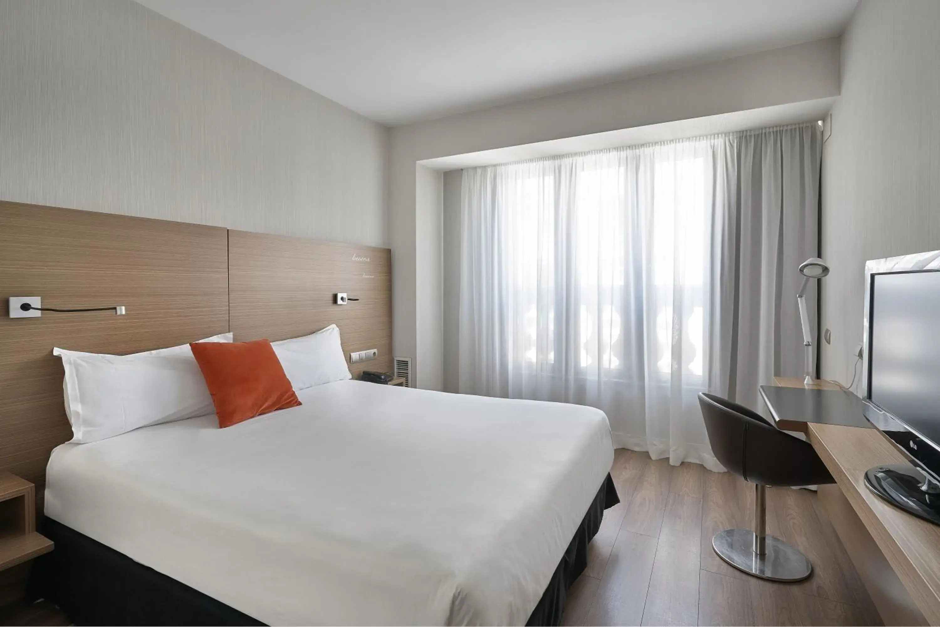 Double Room with parking included in Vincci Zaragoza Zentro Double Room with parking included in Vincci Zaragoza Zentro