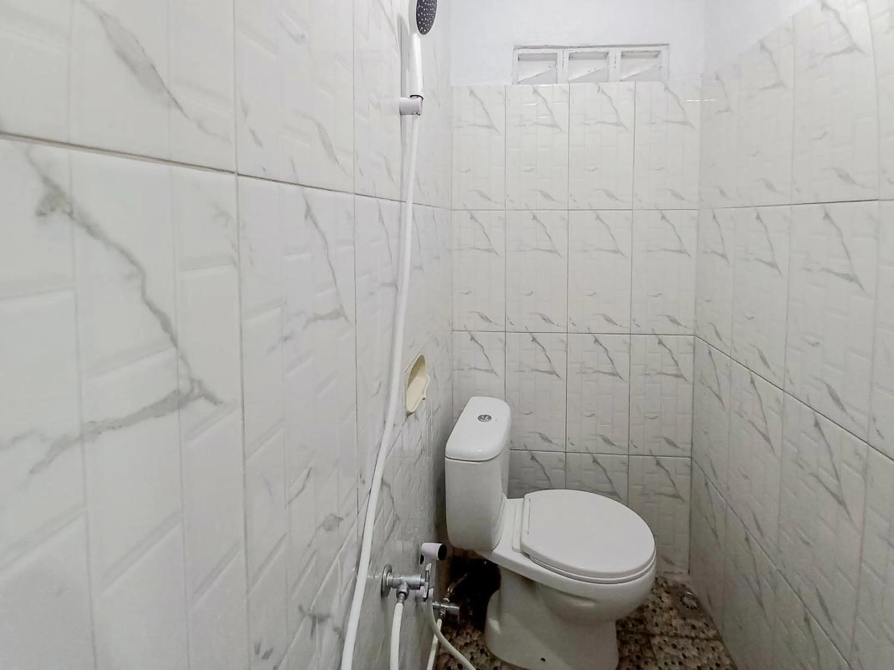 Bathroom in Labinda Homestay Caruban Mitra RedDoorz