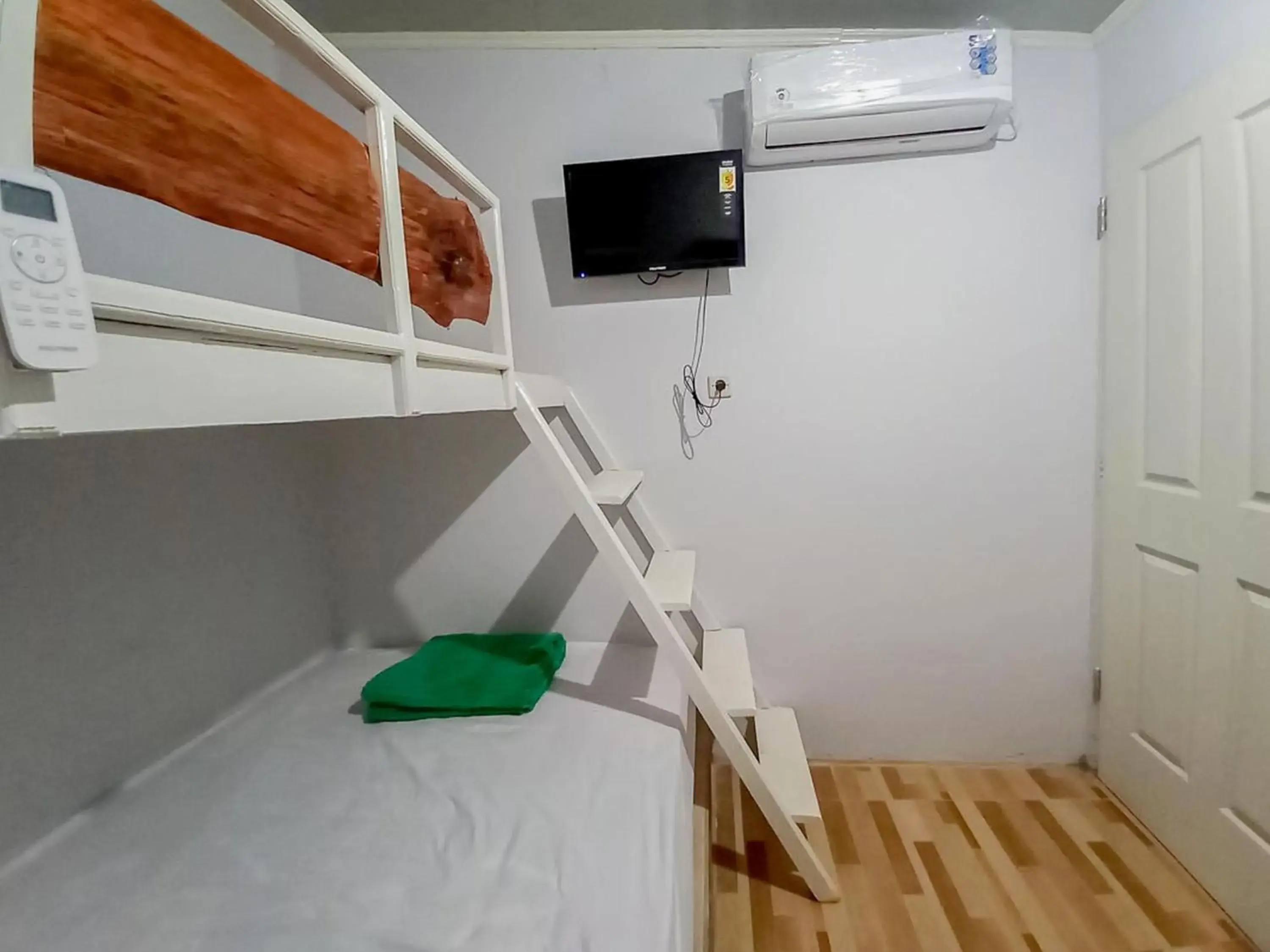 Bedroom, Bed in Labinda Homestay Caruban Mitra RedDoorz Bedroom, Bed in Labinda Homestay Caruban Mitra RedDoorz