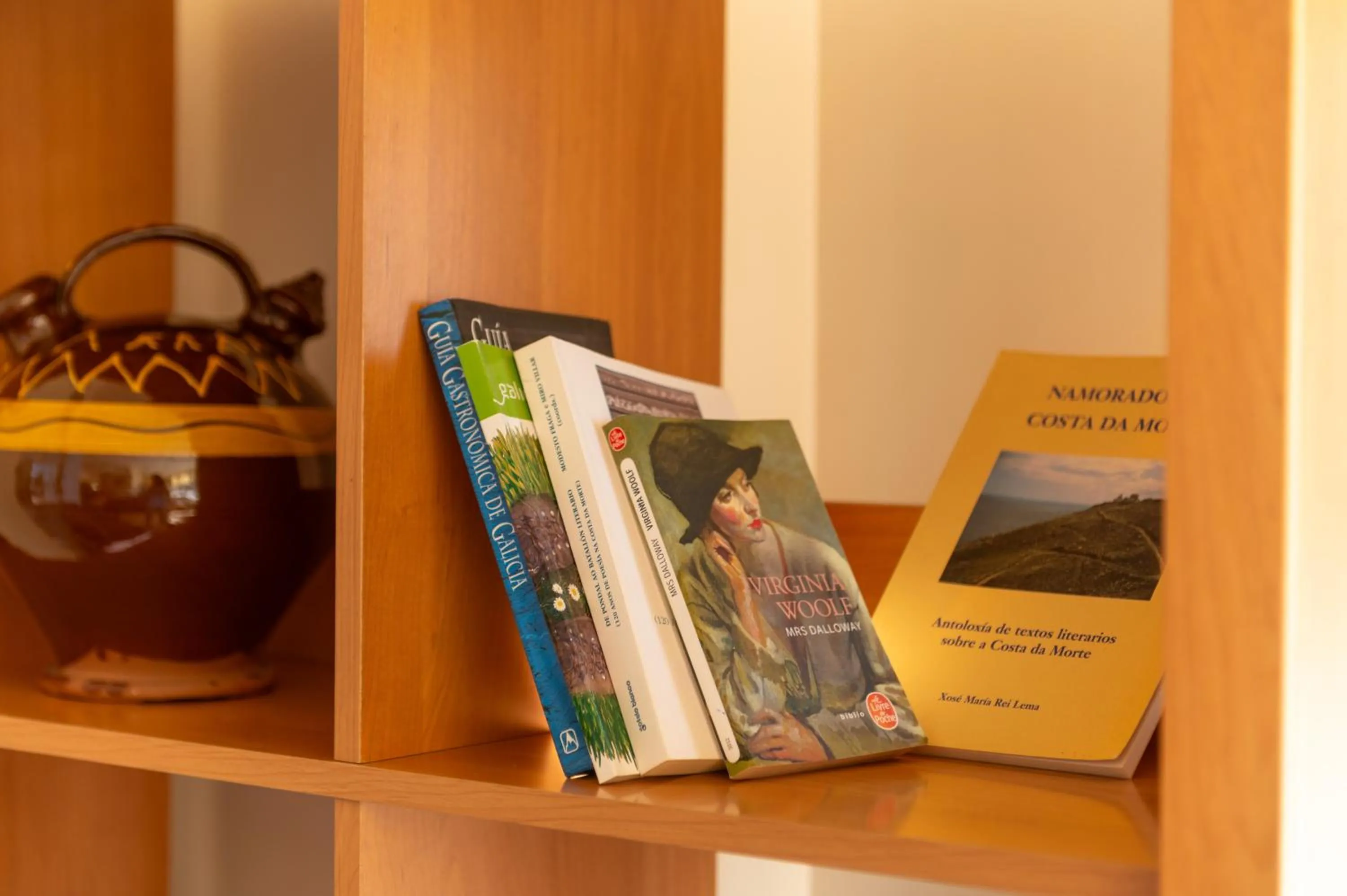Library in Hotel Playa Langosteira by Adeloló