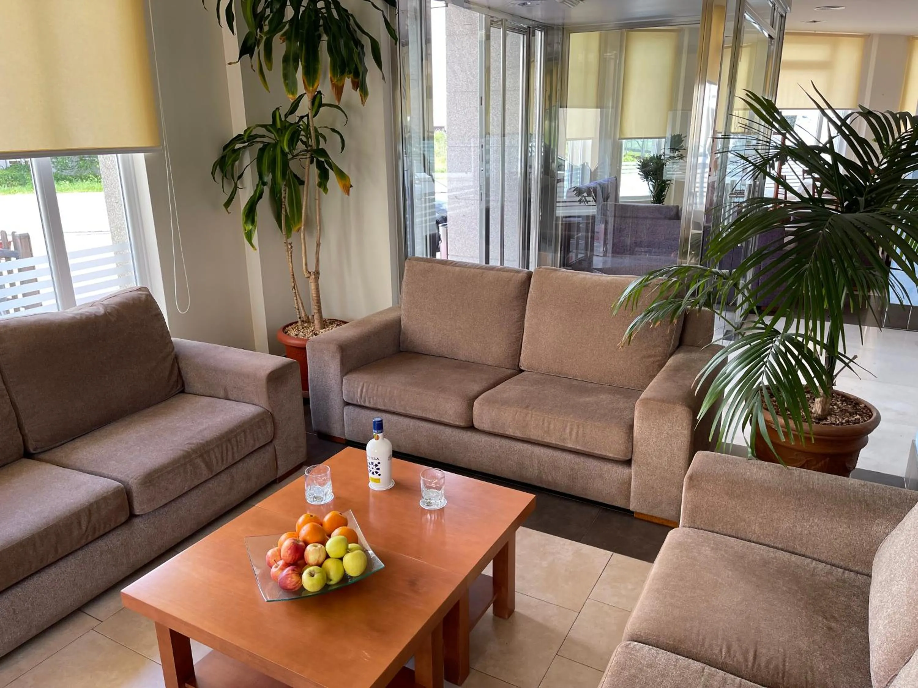 Living room in Hotel Playa Langosteira by Adeloló