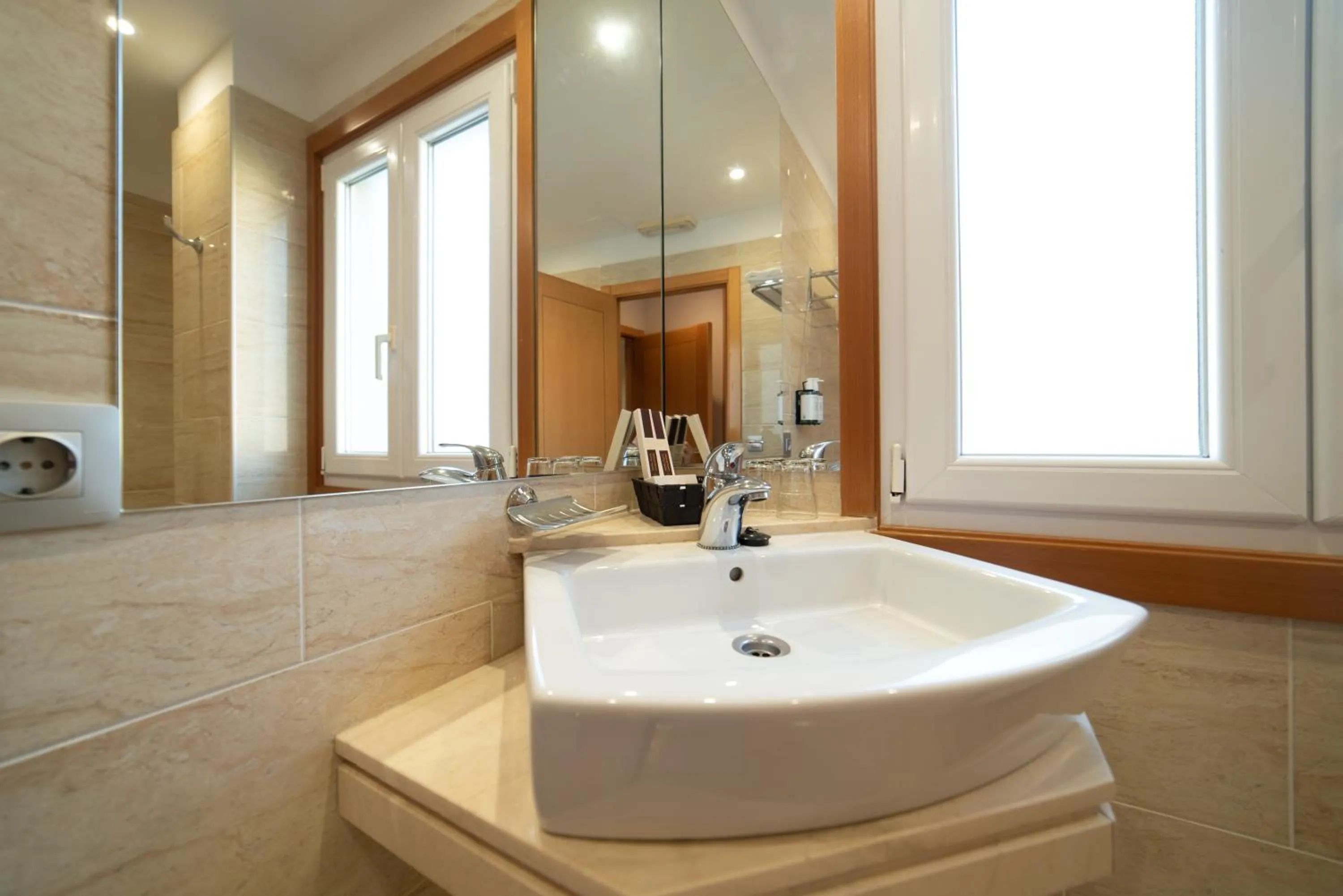 Bathroom in Hotel Playa Langosteira by Adeloló