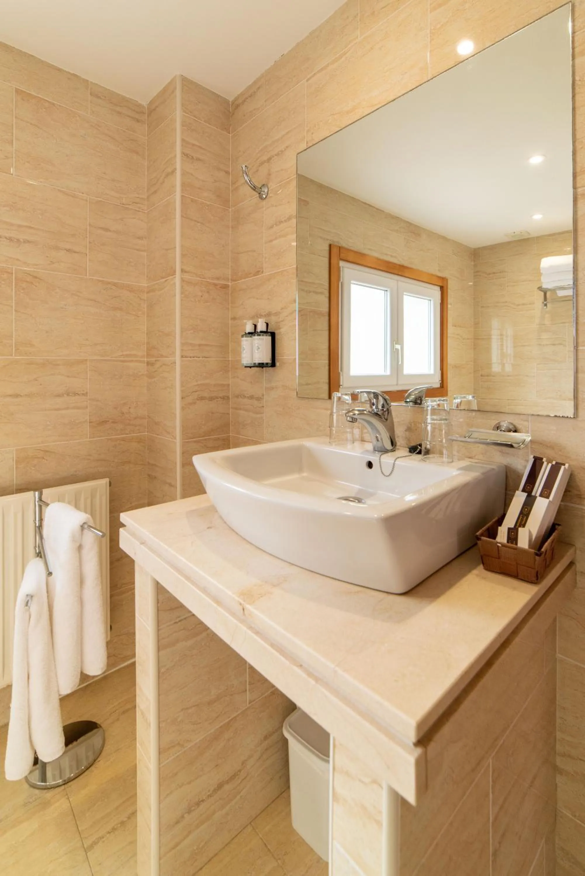 Bathroom in Hotel Playa Langosteira by Adeloló