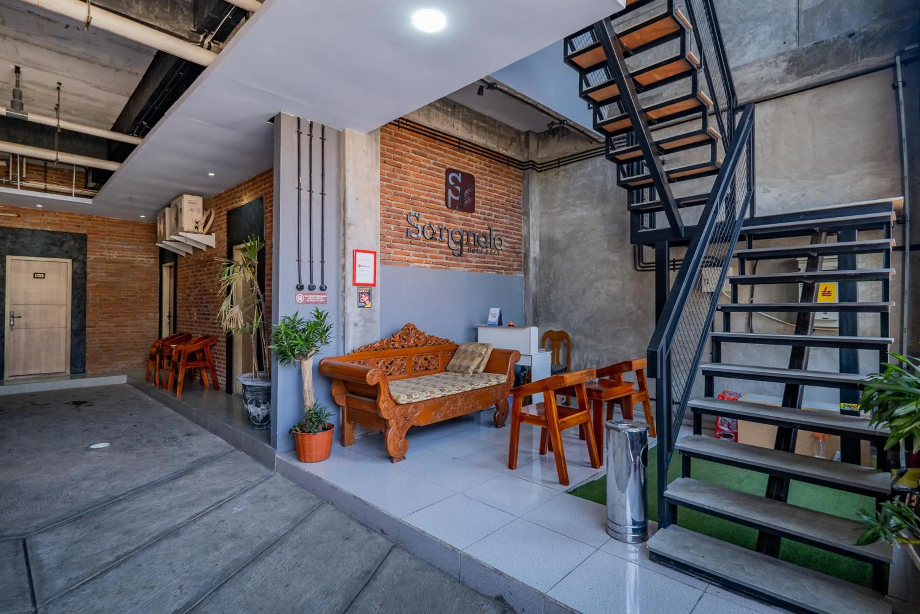 Lobby or reception in RedDoorz @ Sangnala Homestay Pakisaji