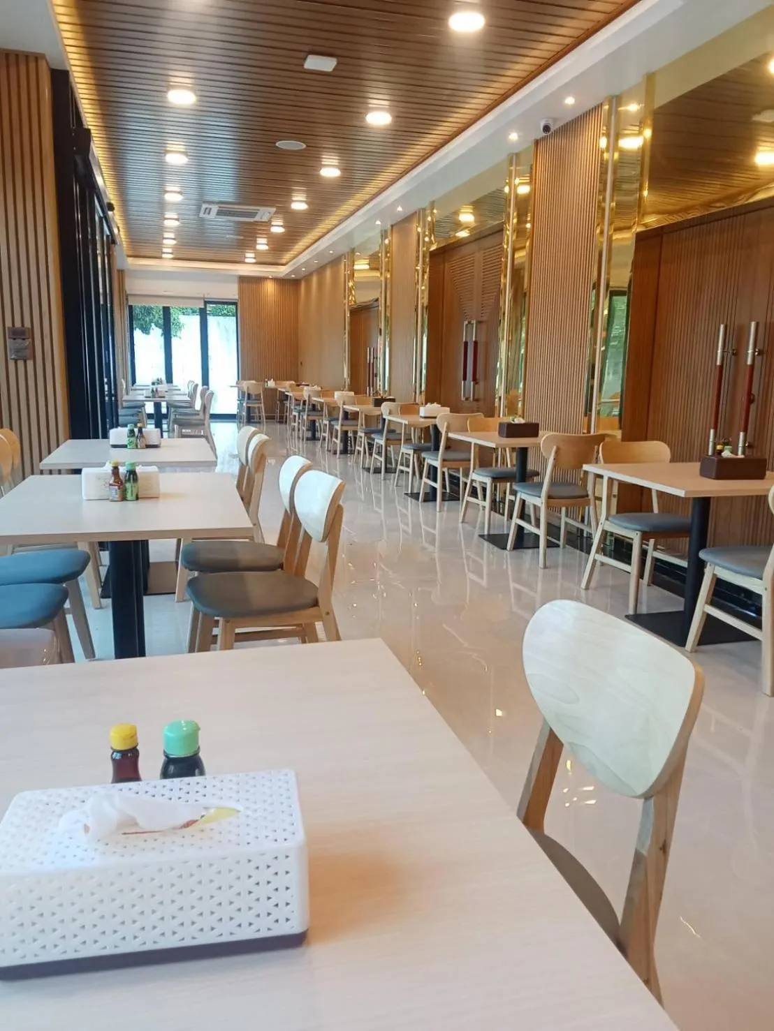 Restaurant/places to eat in PT Grand Hotel