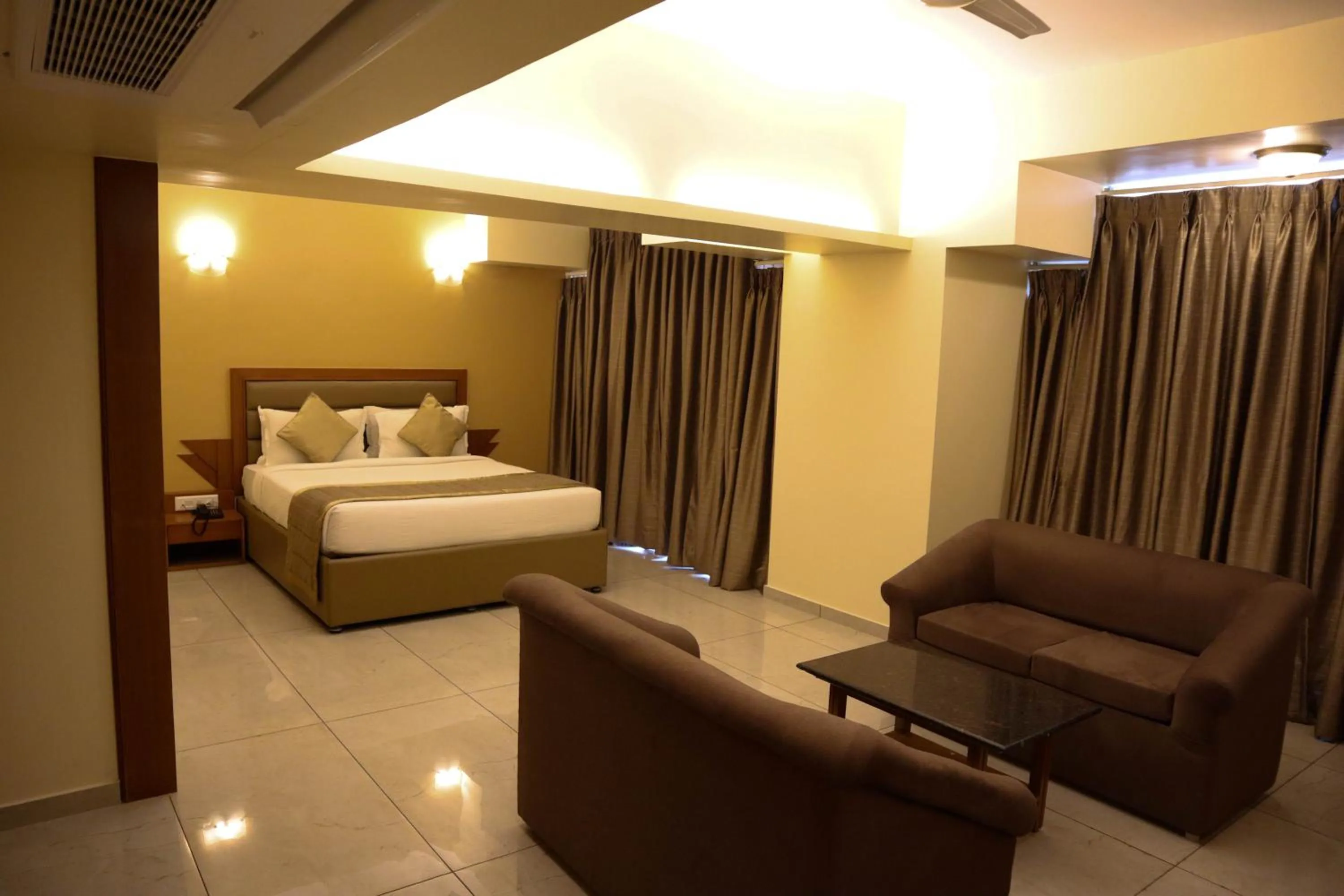 Photo of the whole room, Bed in HOTEL SALEM CASTLE