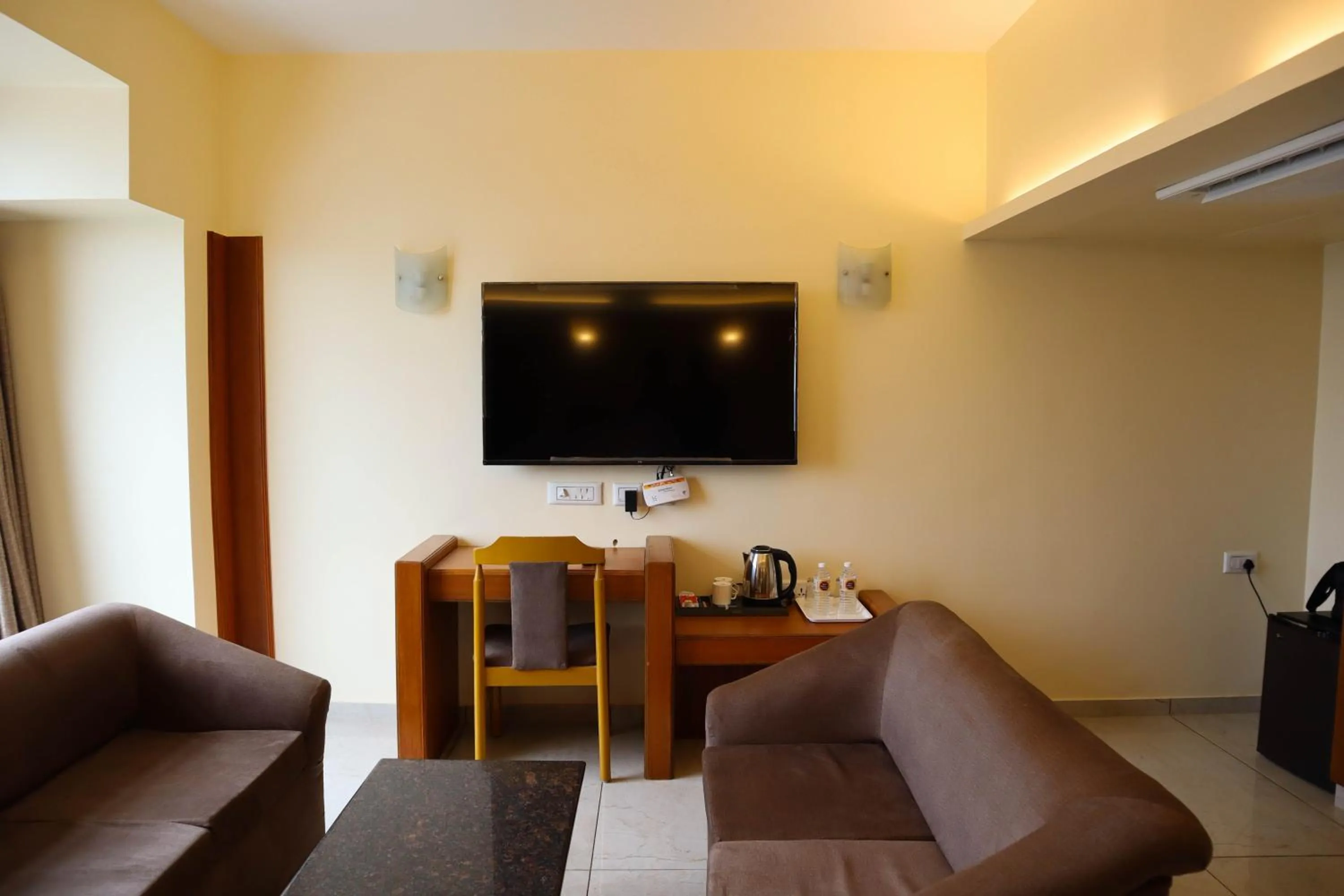 TV and multimedia in HOTEL SALEM CASTLE