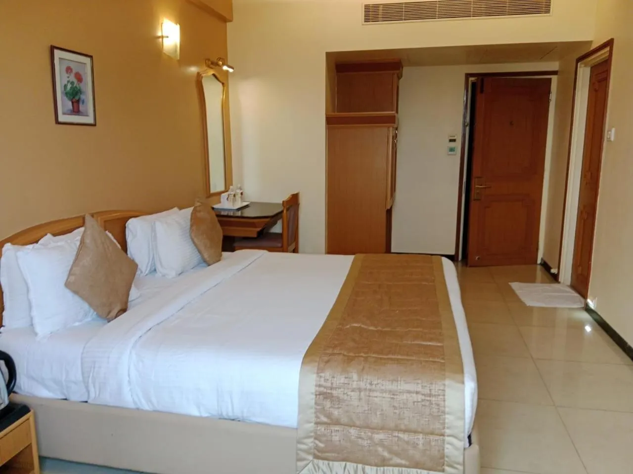 Bed in HOTEL SALEM CASTLE