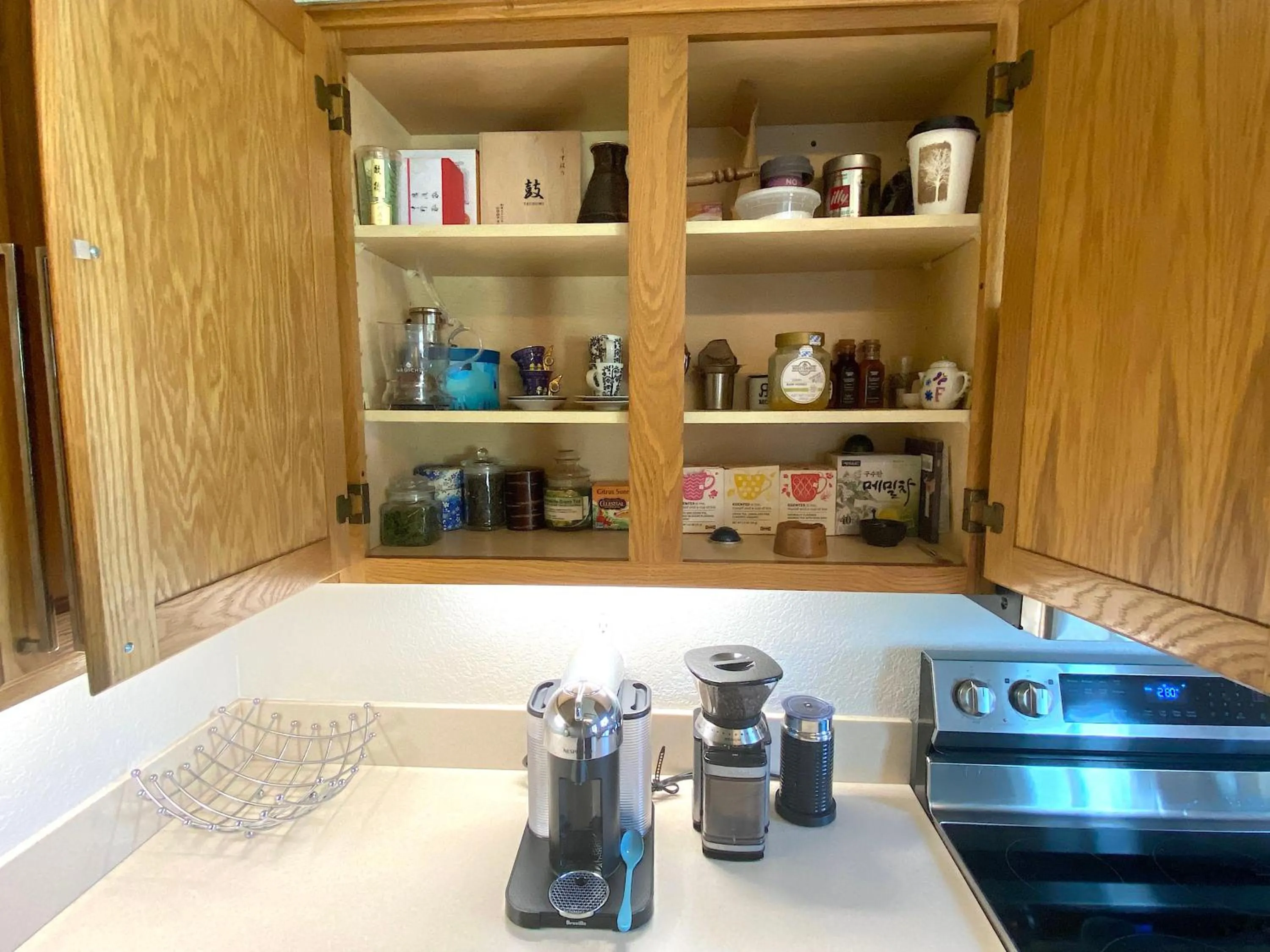 Coffee/tea facilities in 3br home 2br unit close to USAFA with fireplace