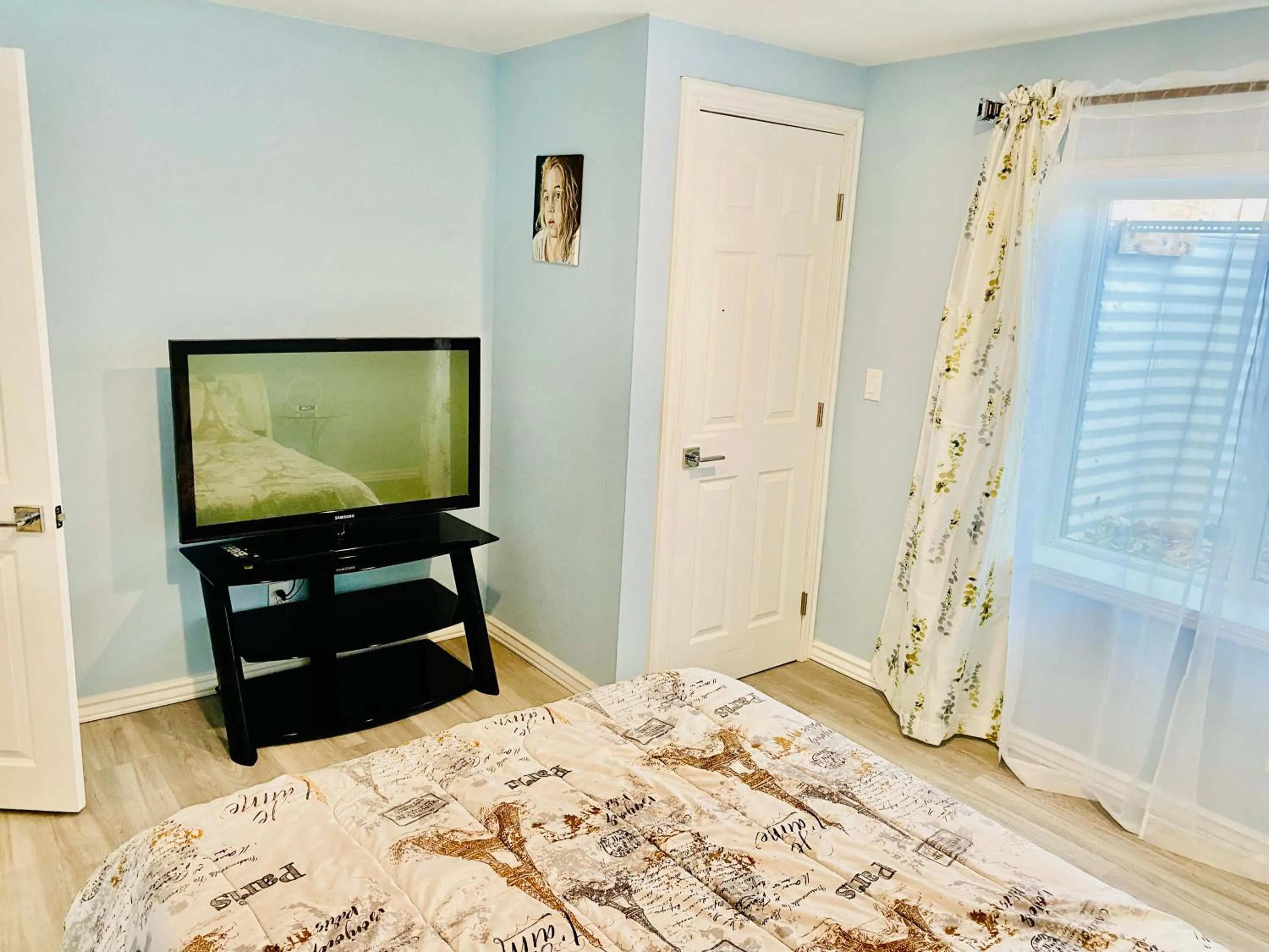 TV and multimedia, Bed in 3br home 2br unit close to USAFA with fireplace