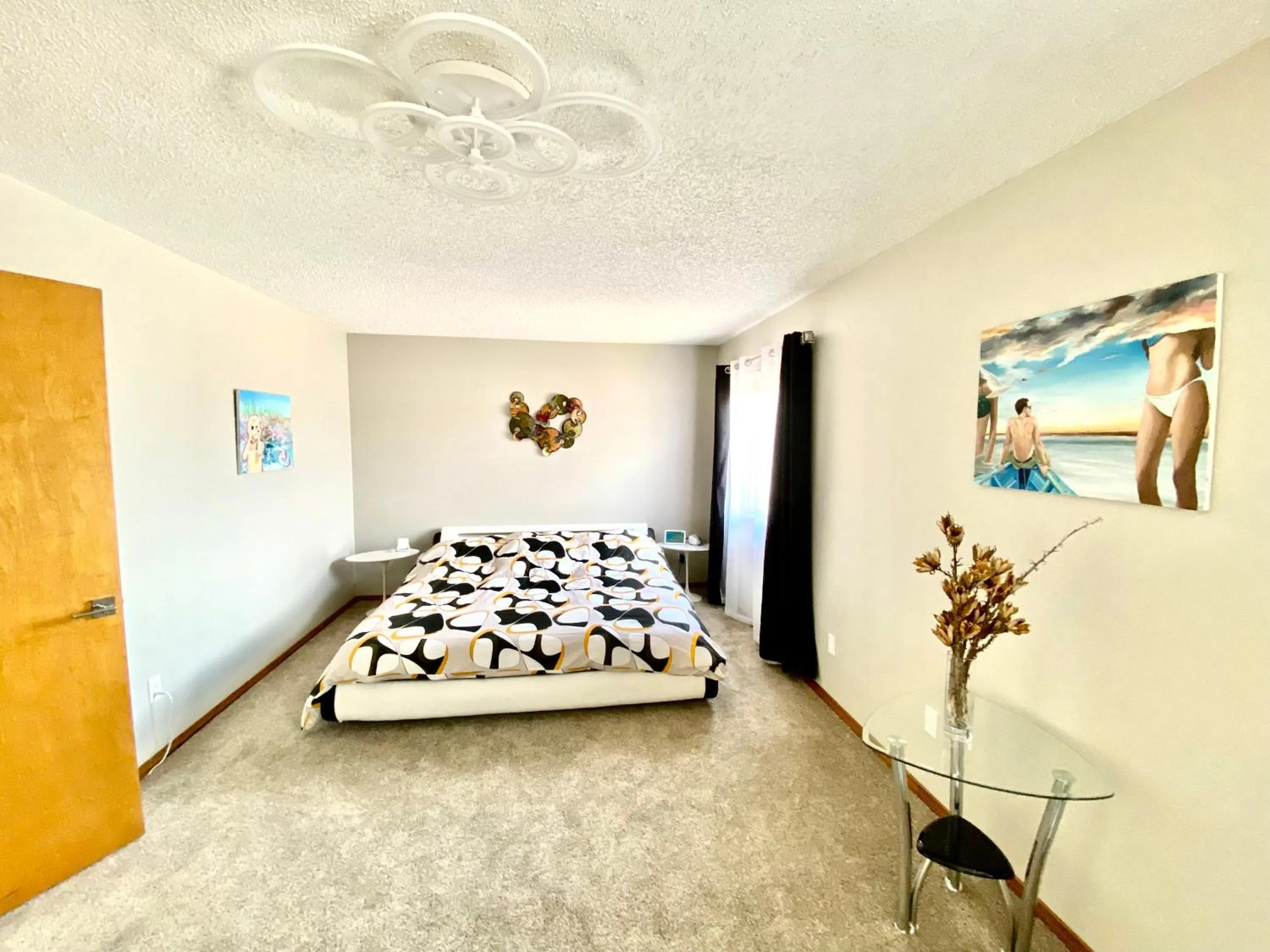 Bed in 3br home 2br unit close to USAFA with fireplace