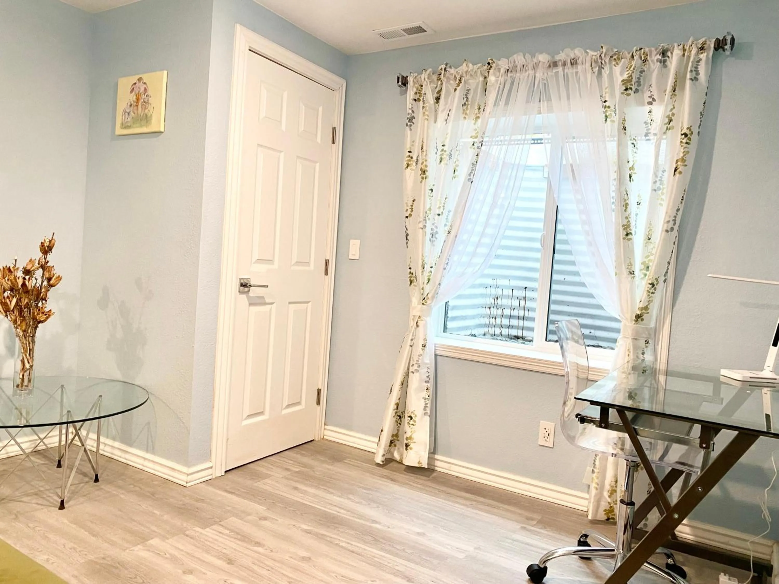 hair dresser in 3br home 2br unit close to USAFA with fireplace