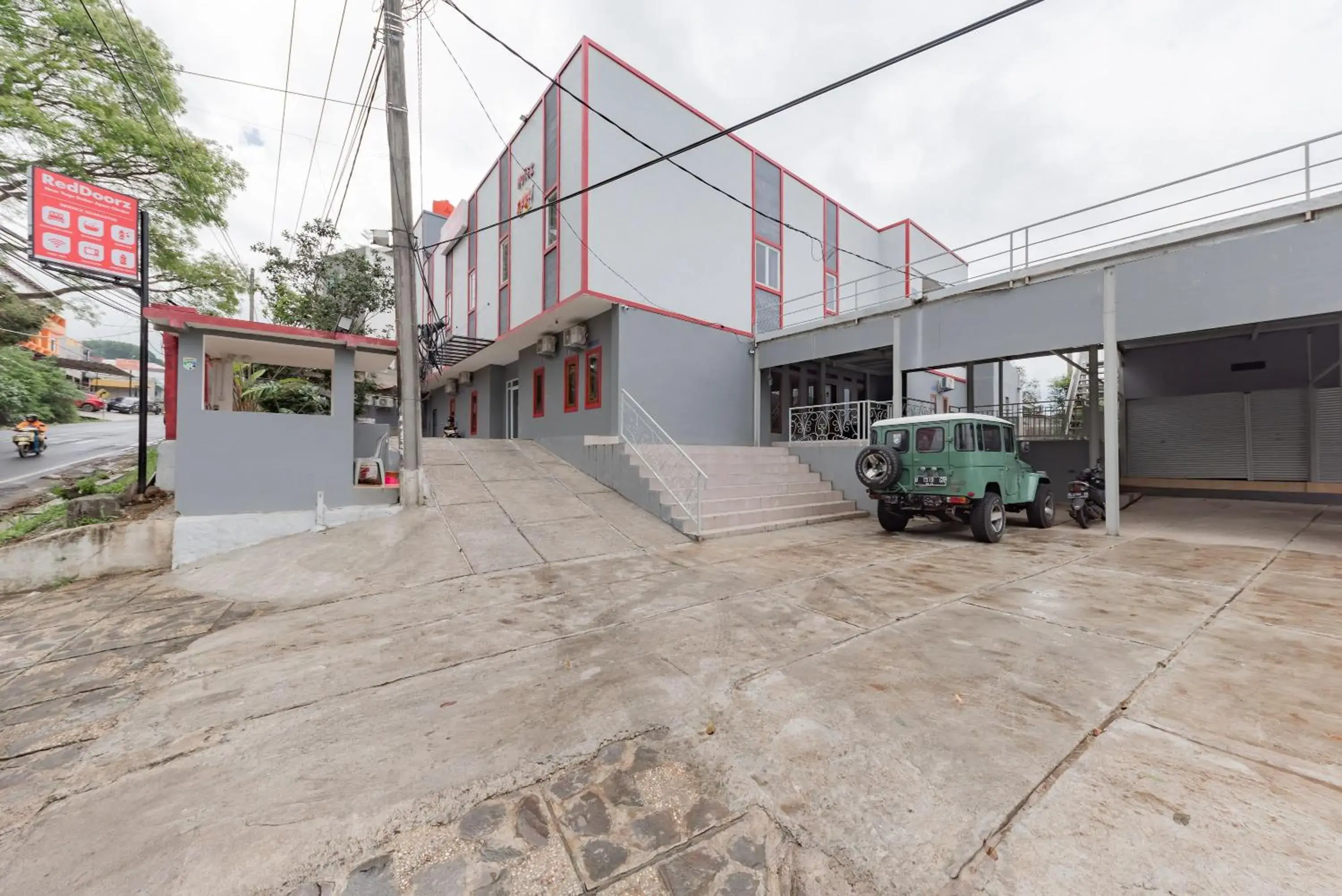 Property building in RedDoorz Syariah Plus near Tugu Bubur Ayam Cianjur Property building in RedDoorz Syariah Plus near Tugu Bubur Ayam Cianjur