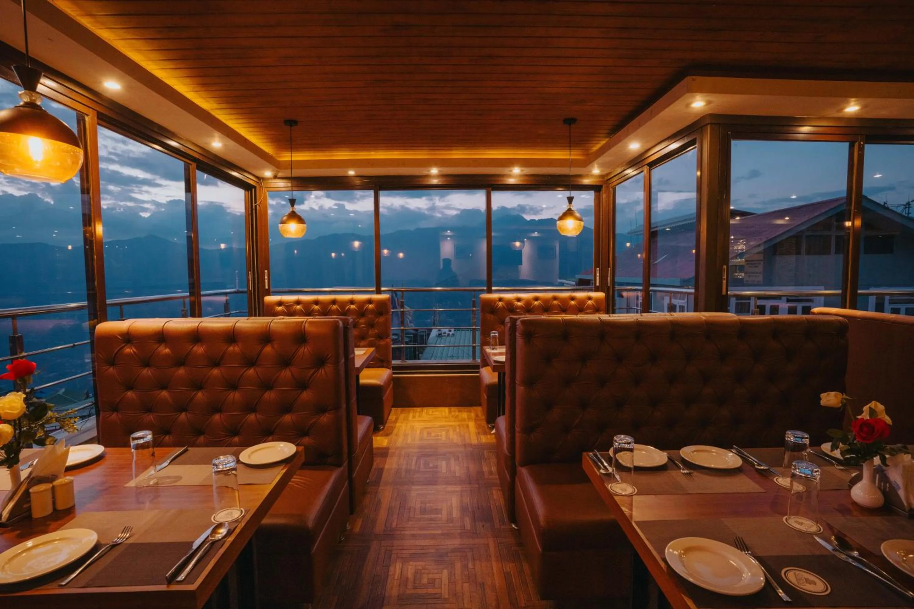 Restaurant/places to eat in Q SAINA THE COSMOS