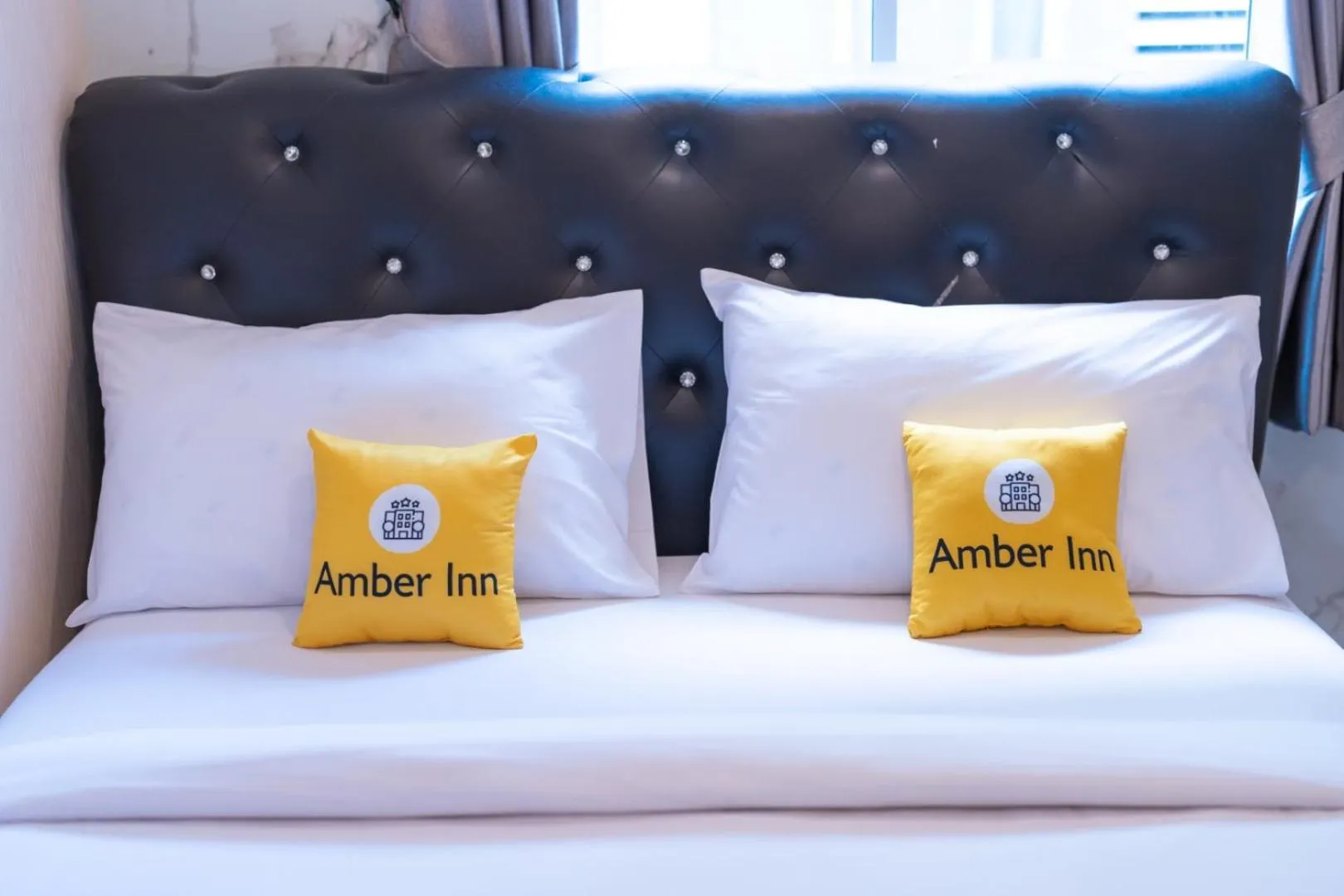 Bedroom, Bed in Amber Inn