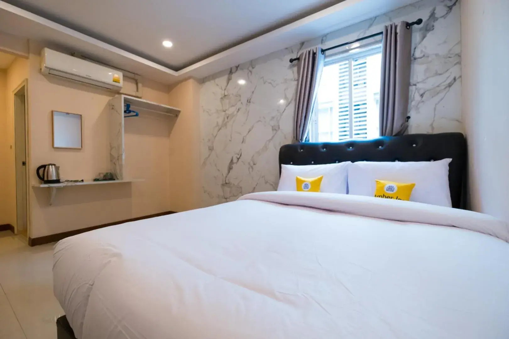 Photo of the whole room, Bed in Amber Inn Photo of the whole room, Bed in Amber Inn