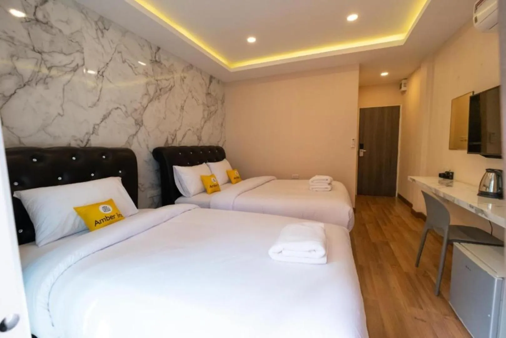 Bedroom, Bed in Amber Inn