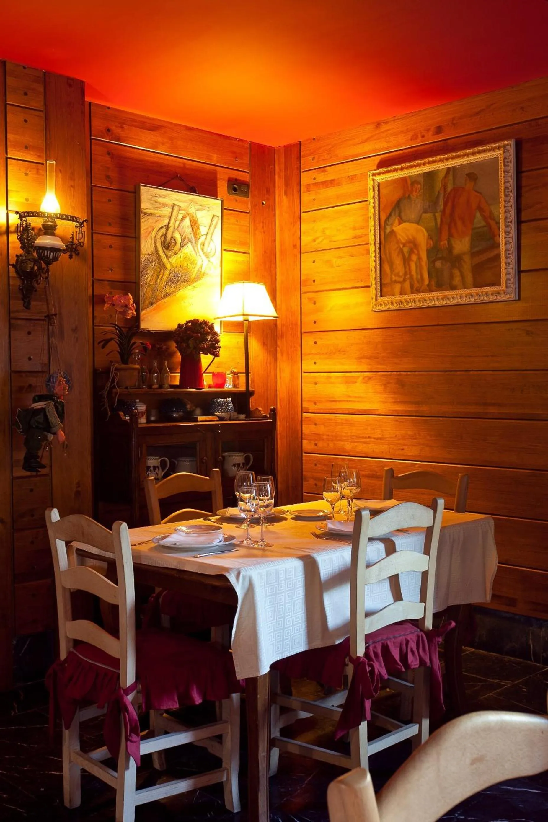 Restaurant/places to eat in Hotel Antsotegi