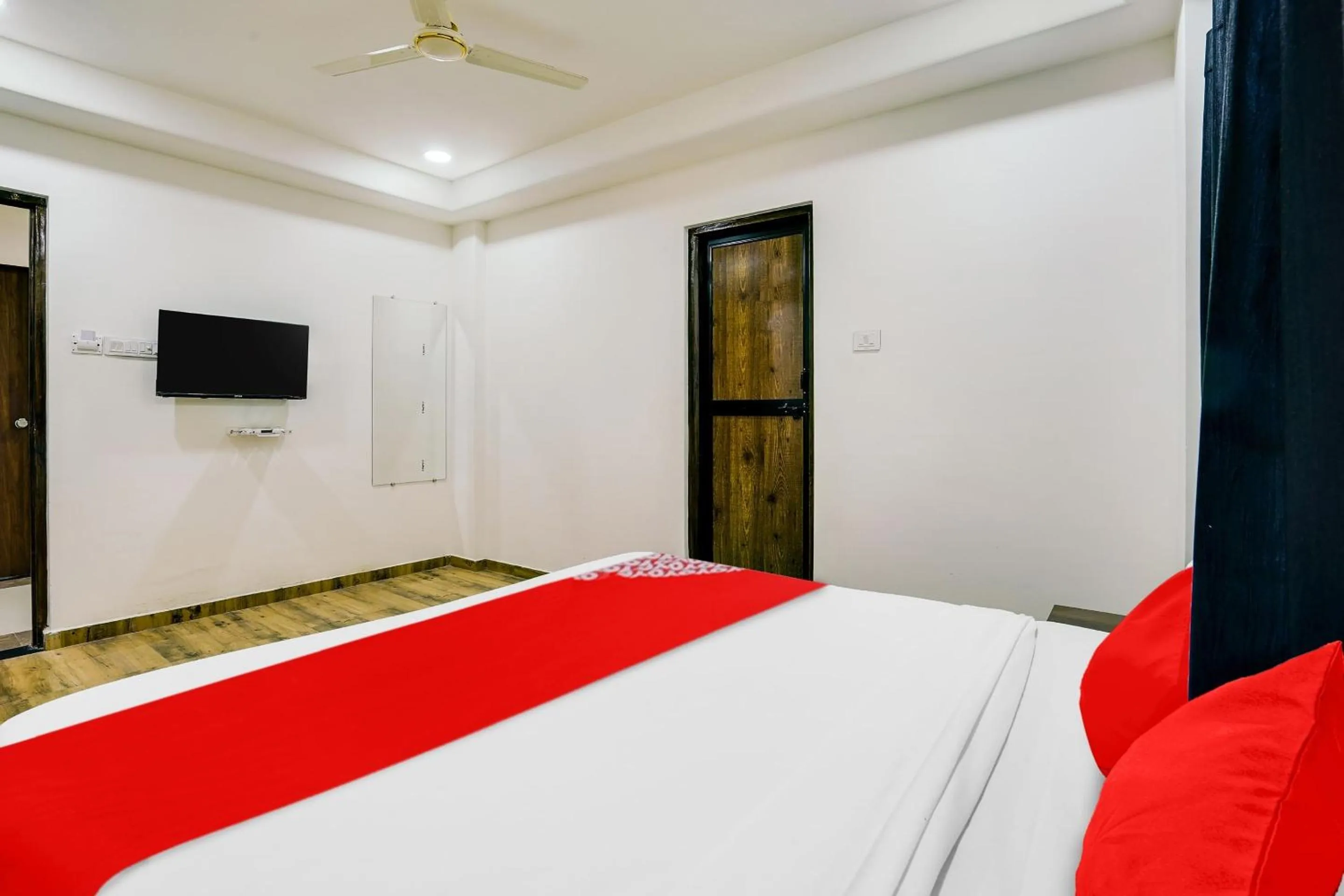 Bedroom, Bed in Super Hotel O White Villa