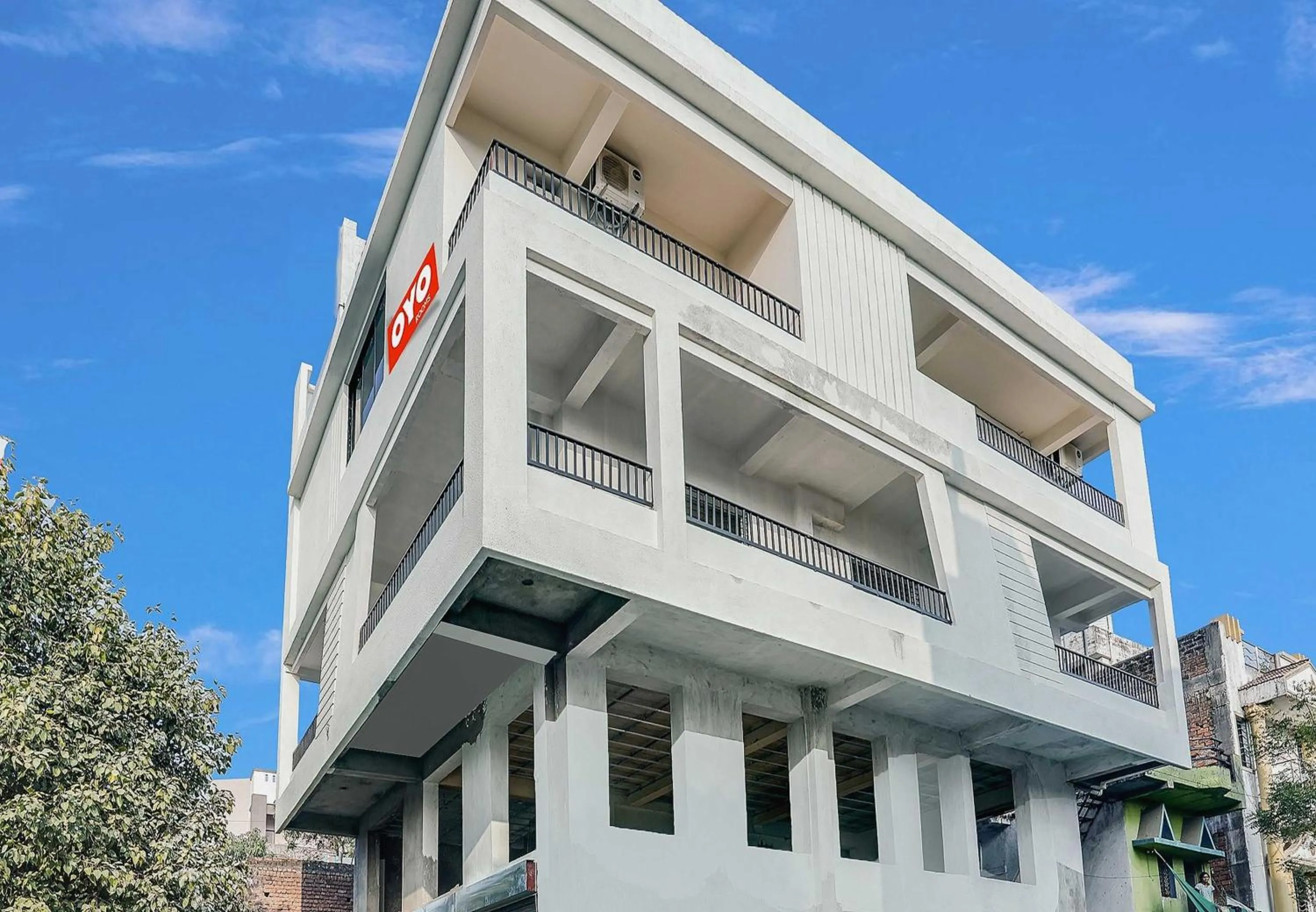 Facade/entrance in Hotel O White Villa