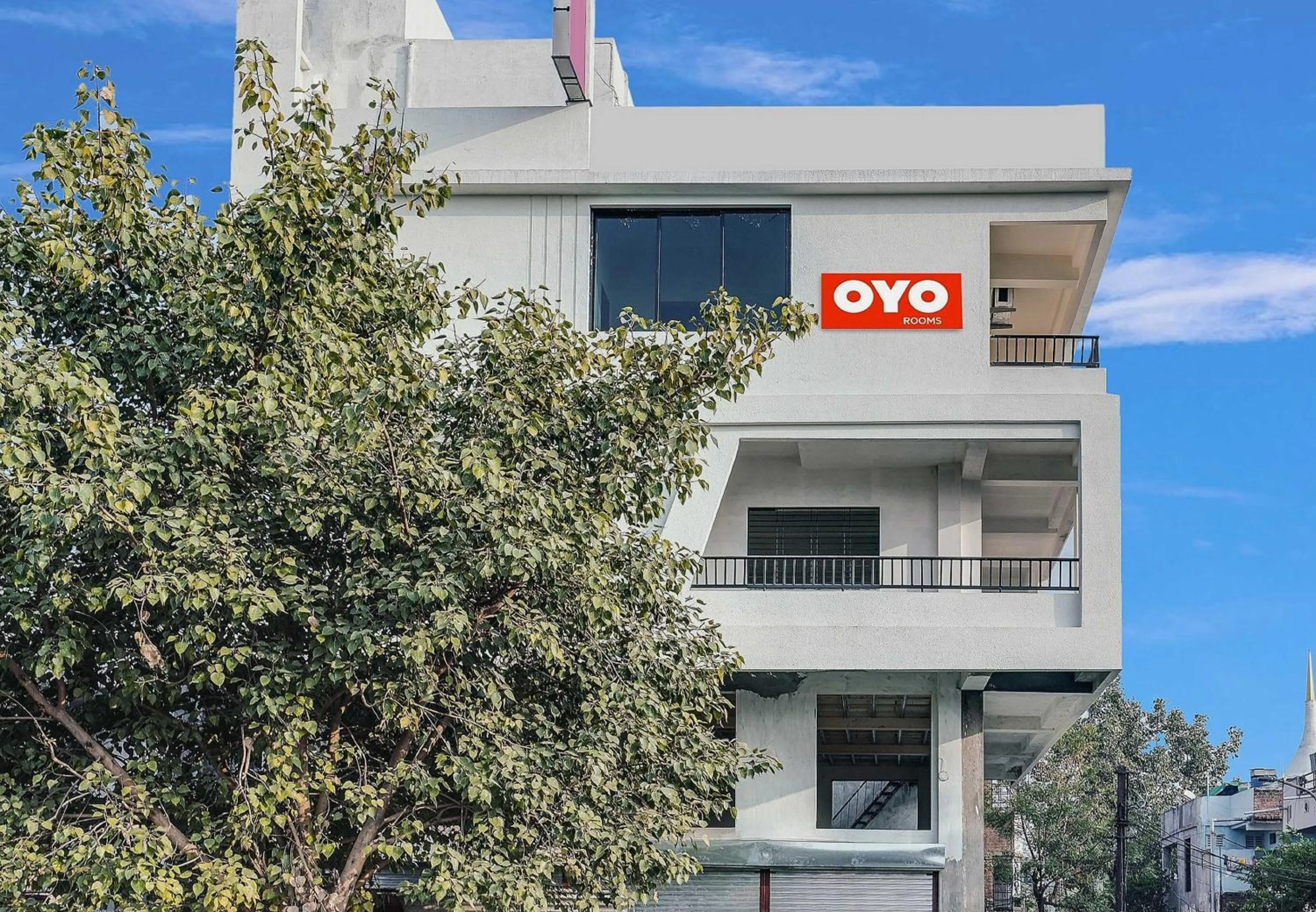 Facade/entrance in Hotel O White Villa