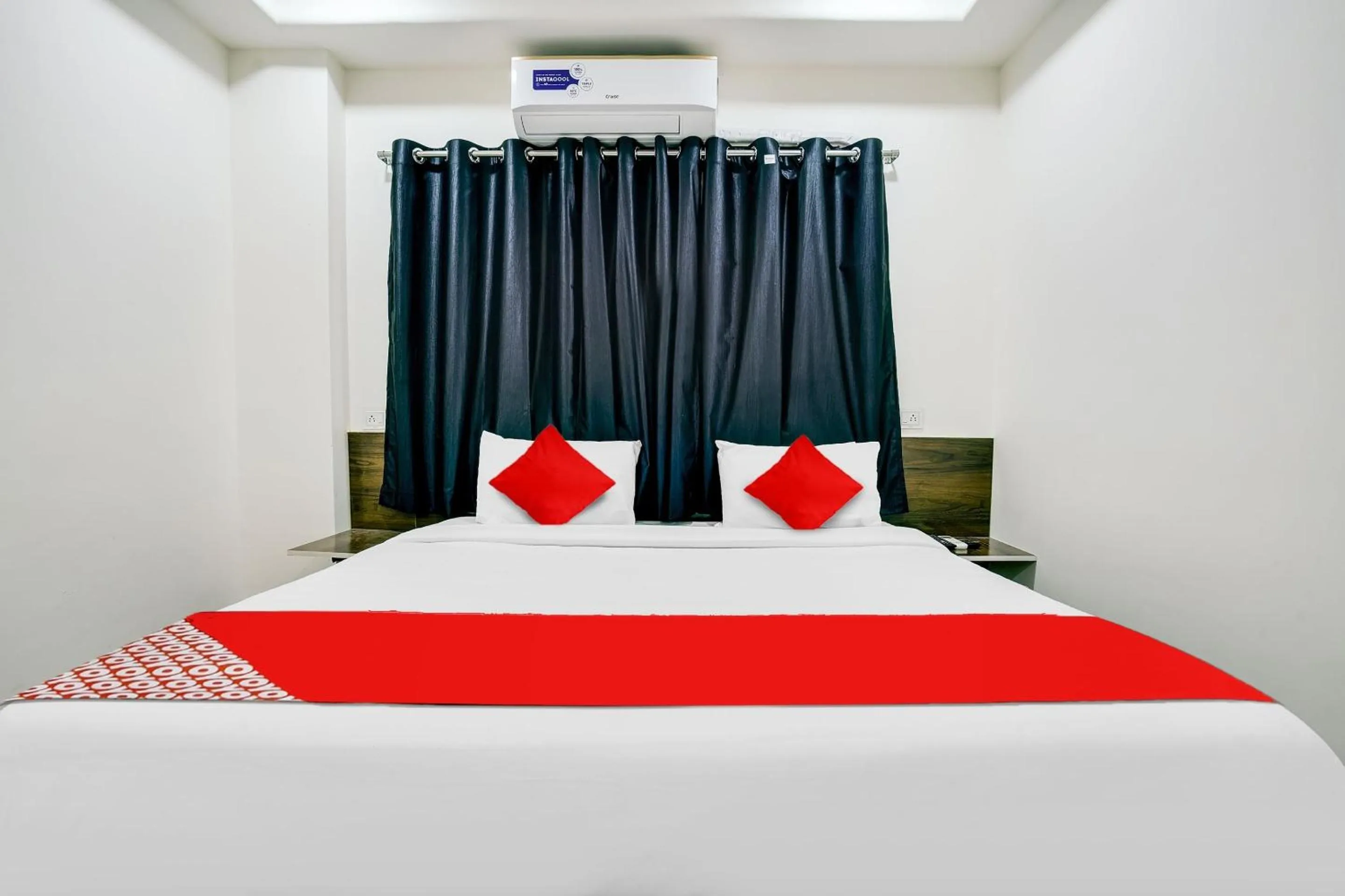 Bedroom, Bed in Super Hotel O White Villa