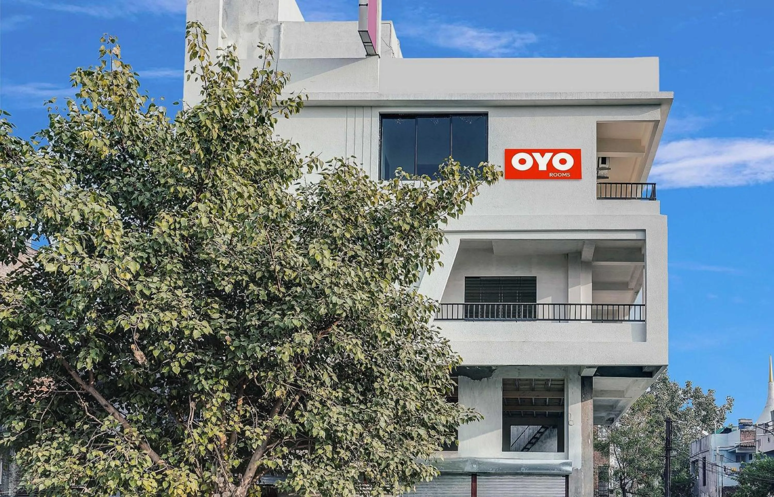 Facade/entrance in Hotel O White Villa