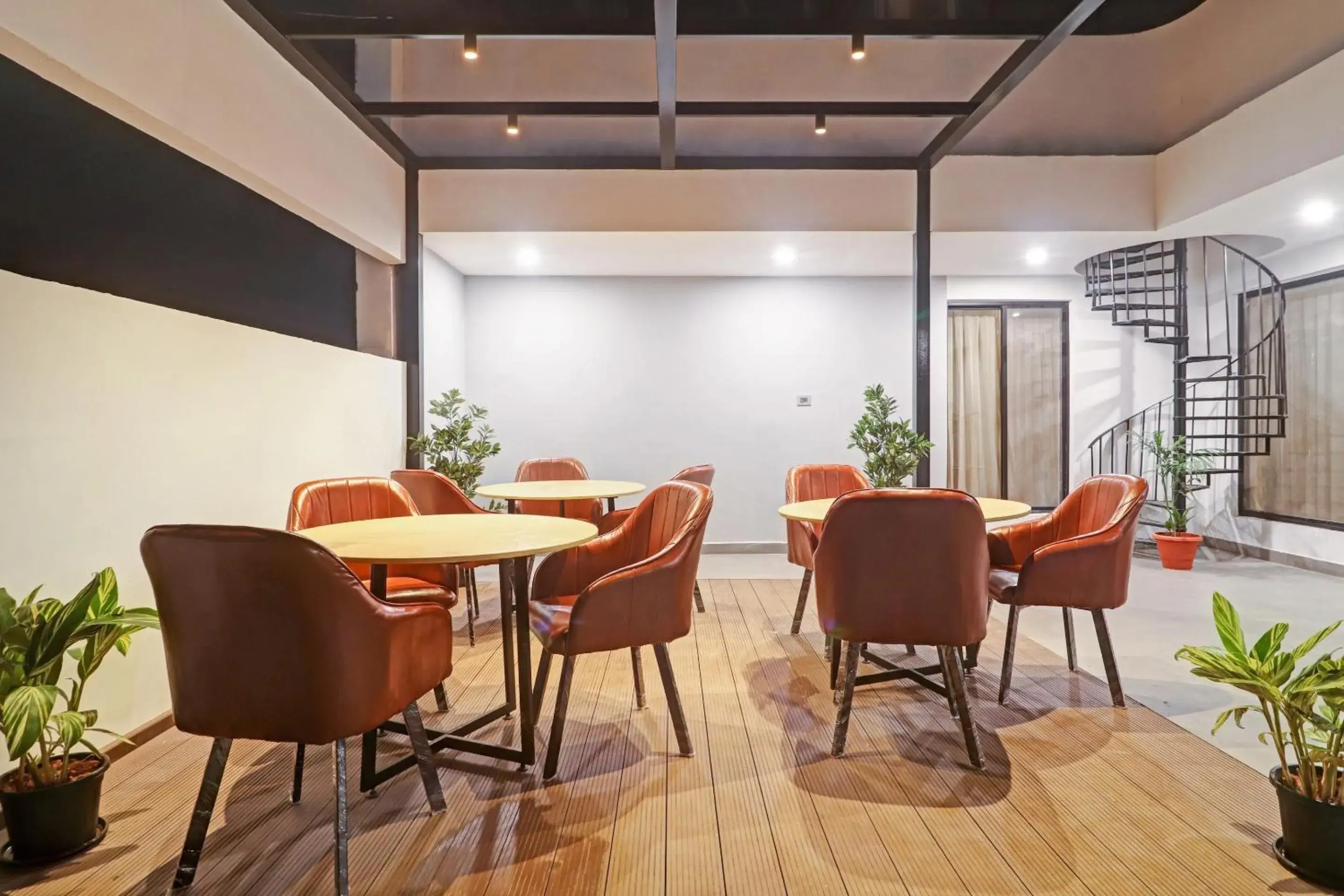 Restaurant/places to eat in Super Townhouse Rcc Pride Restaurant/places to eat in Super Townhouse Rcc Pride