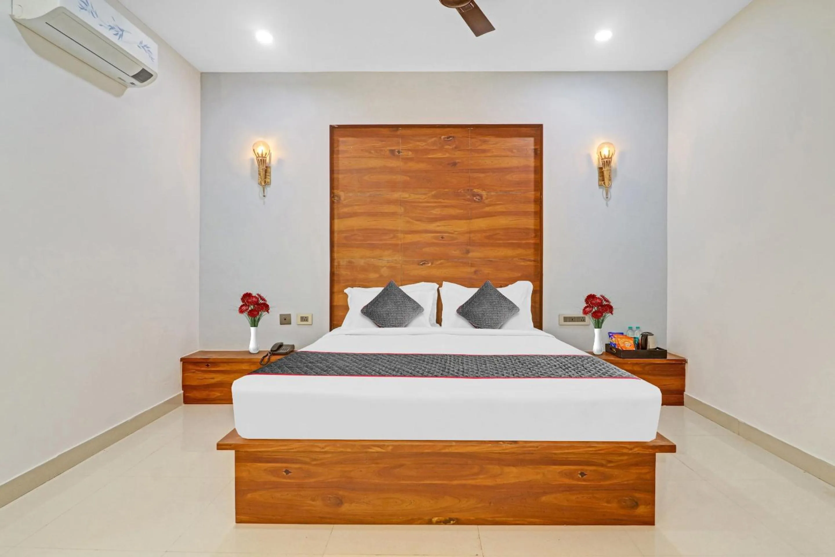 Bedroom, Bed in Super Townhouse Rcc Pride