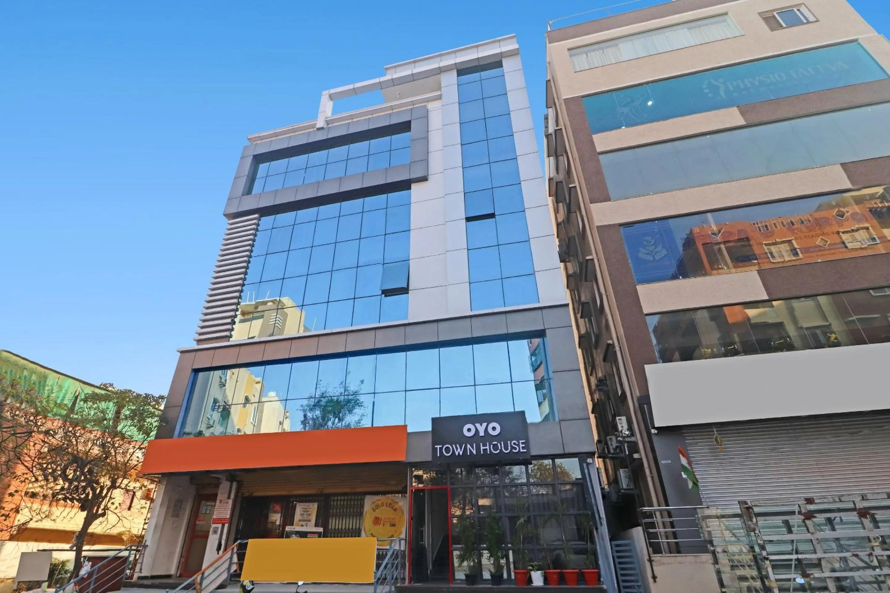 Facade/entrance in Super Townhouse Rcc Pride