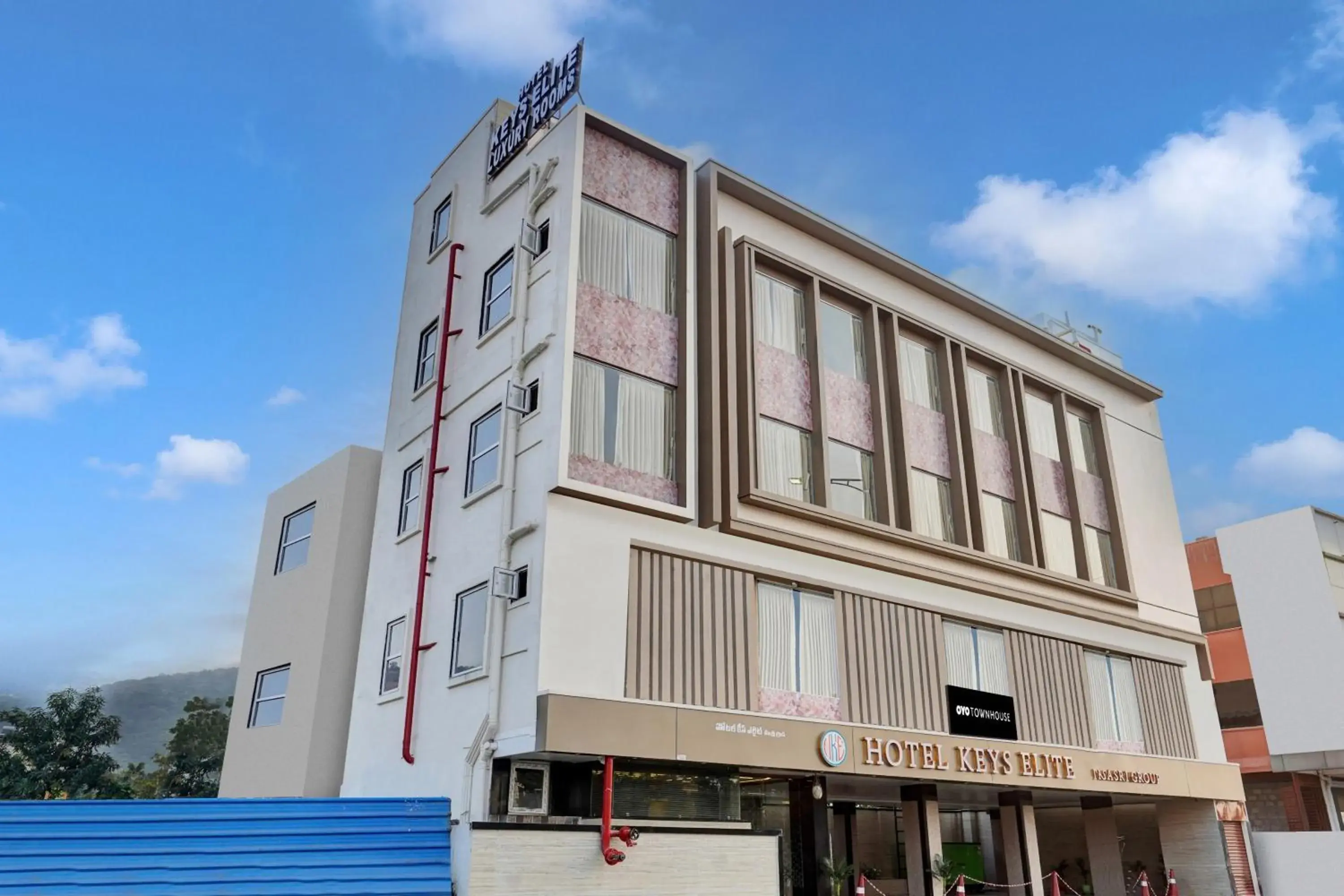 Facade/entrance in Super Collection O KEYS ELITE Facade/entrance in Super Collection O KEYS ELITE