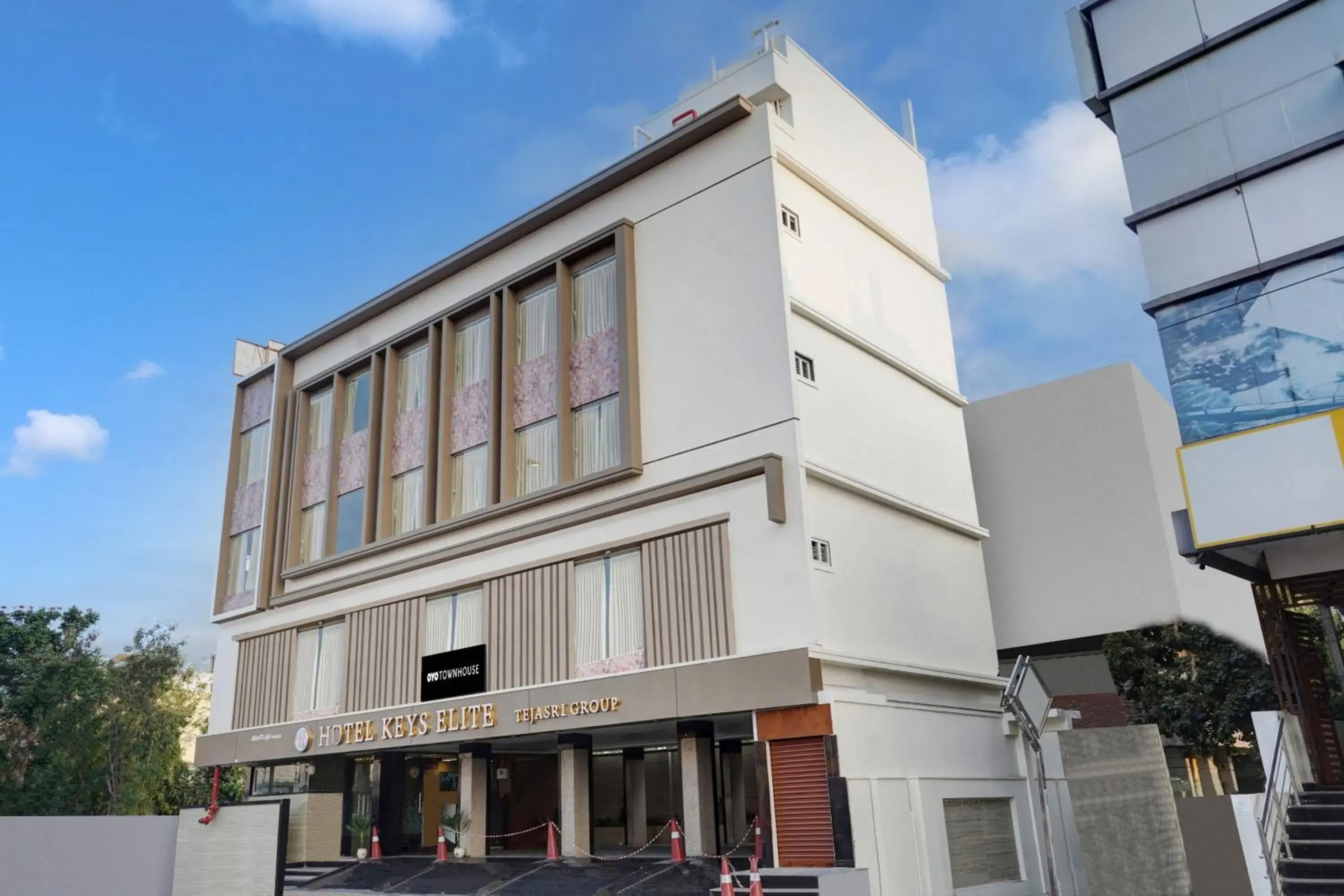 Facade/entrance in Super Collection O KEYS ELITE Facade/entrance in Super Collection O KEYS ELITE