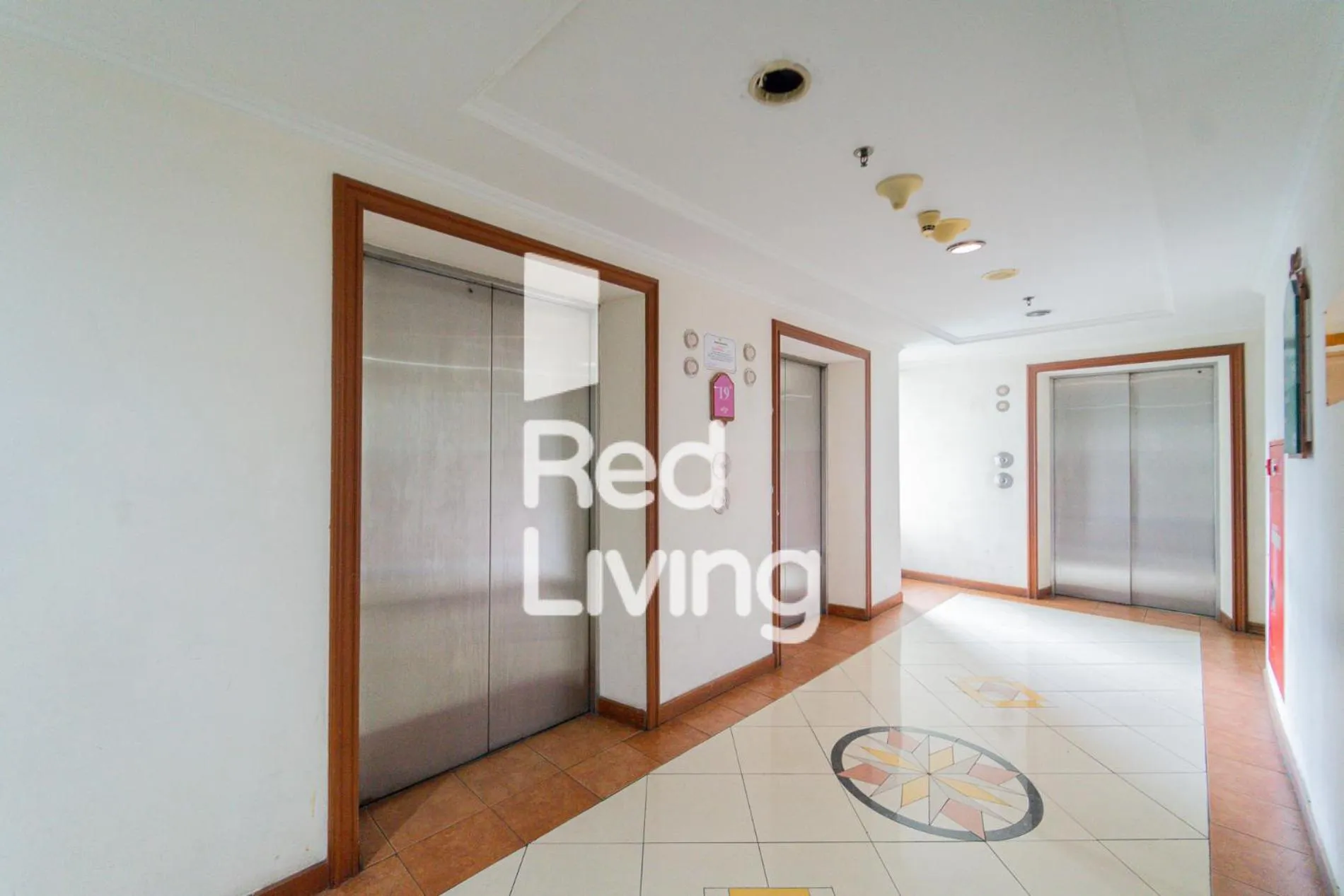 elevator in RedLiving Apartemen Mediterania Palace - Meditrans Property Tower B