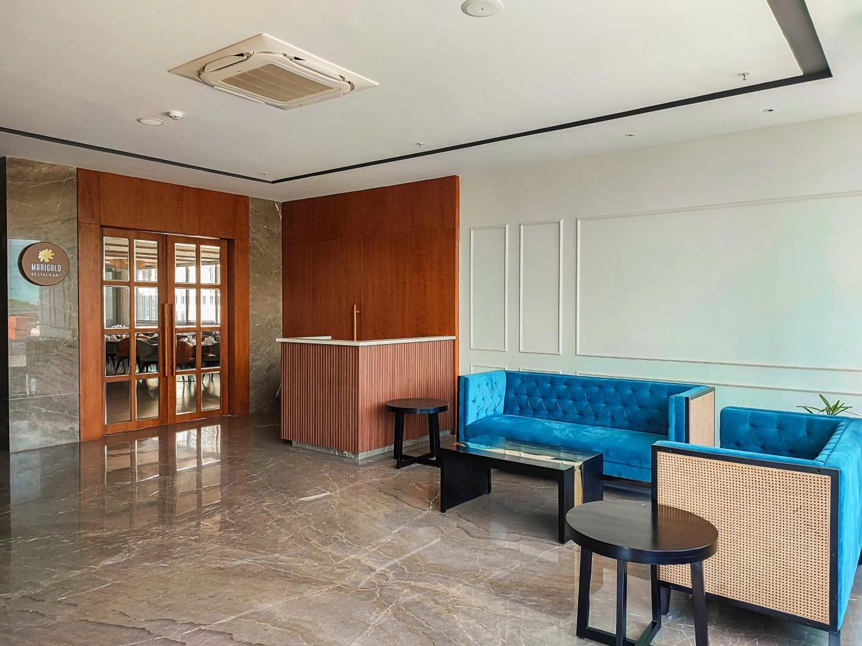 Restaurant/places to eat in Signature Hotels