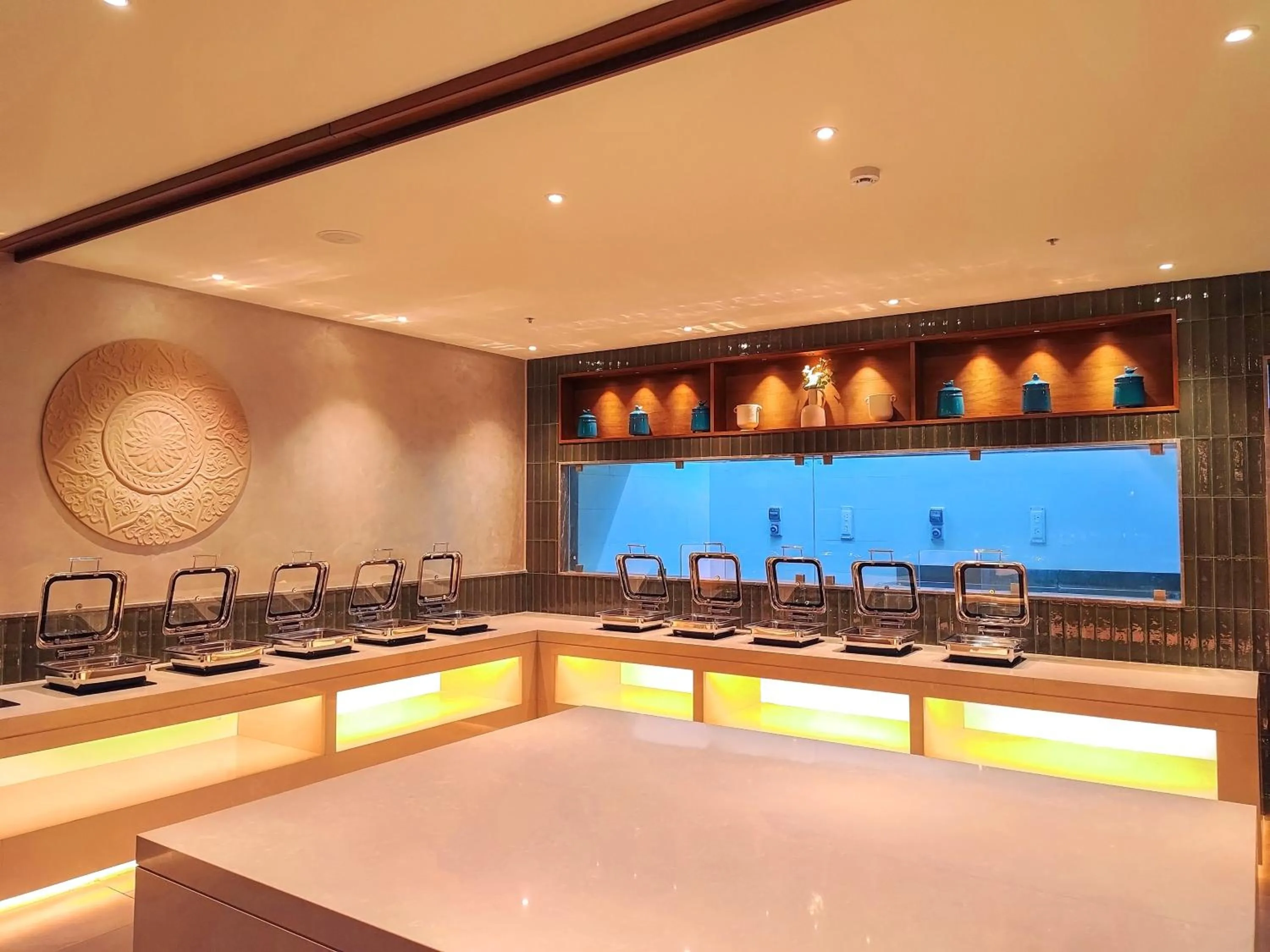 Restaurant/places to eat in Signature Hotels