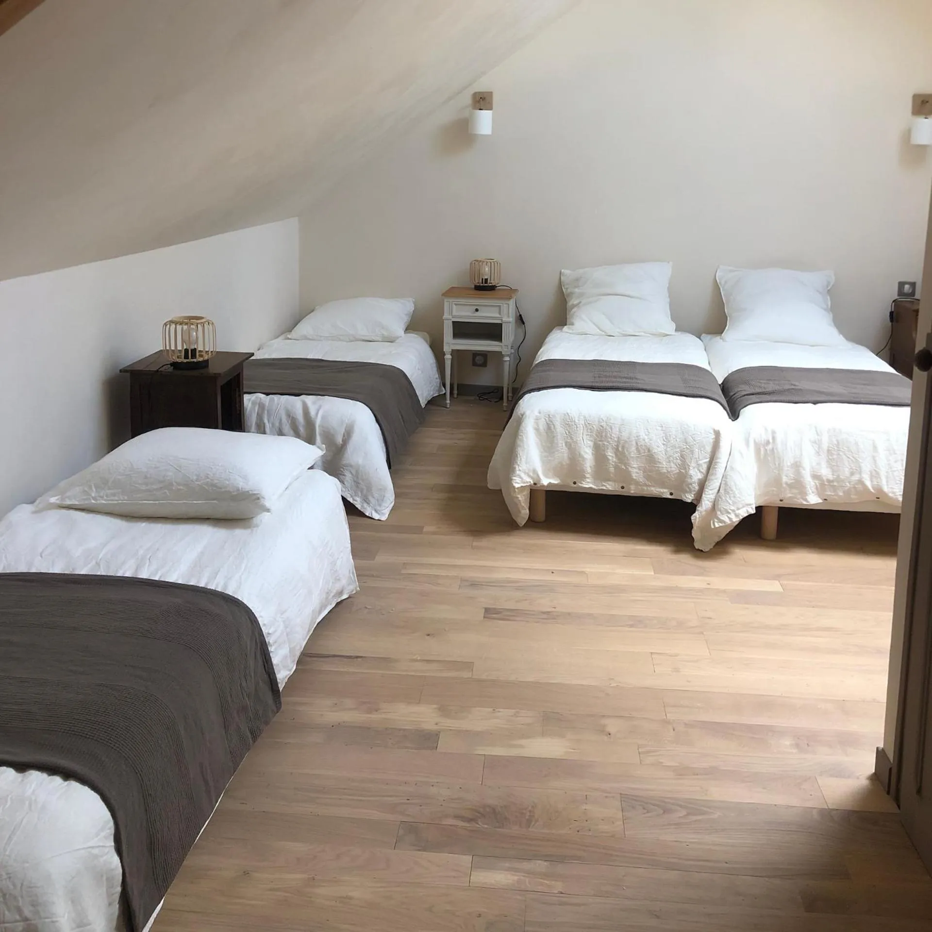 Bed in Fleurs de lin