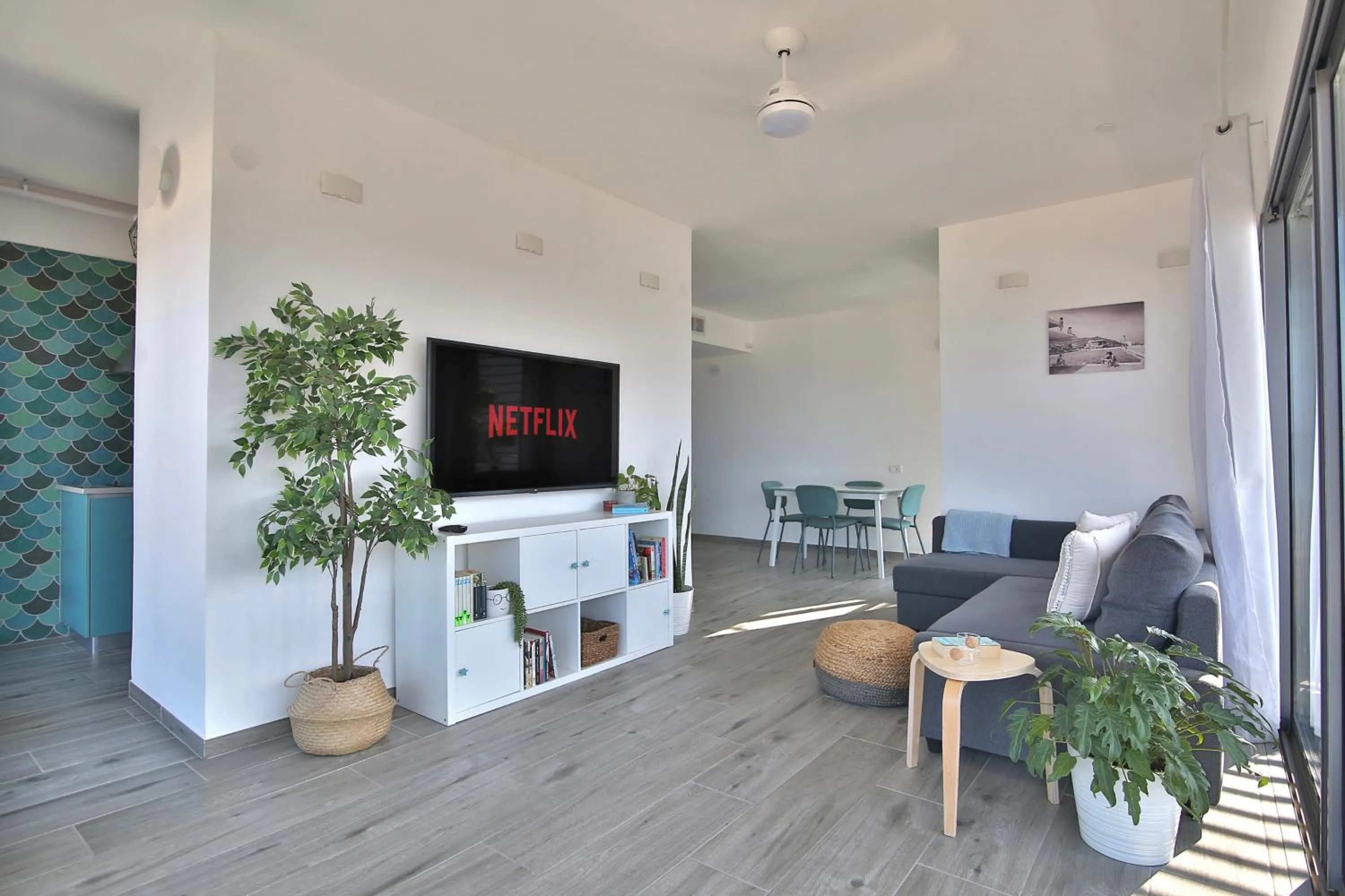 TV and multimedia in Bat-Galim Beach Apartment