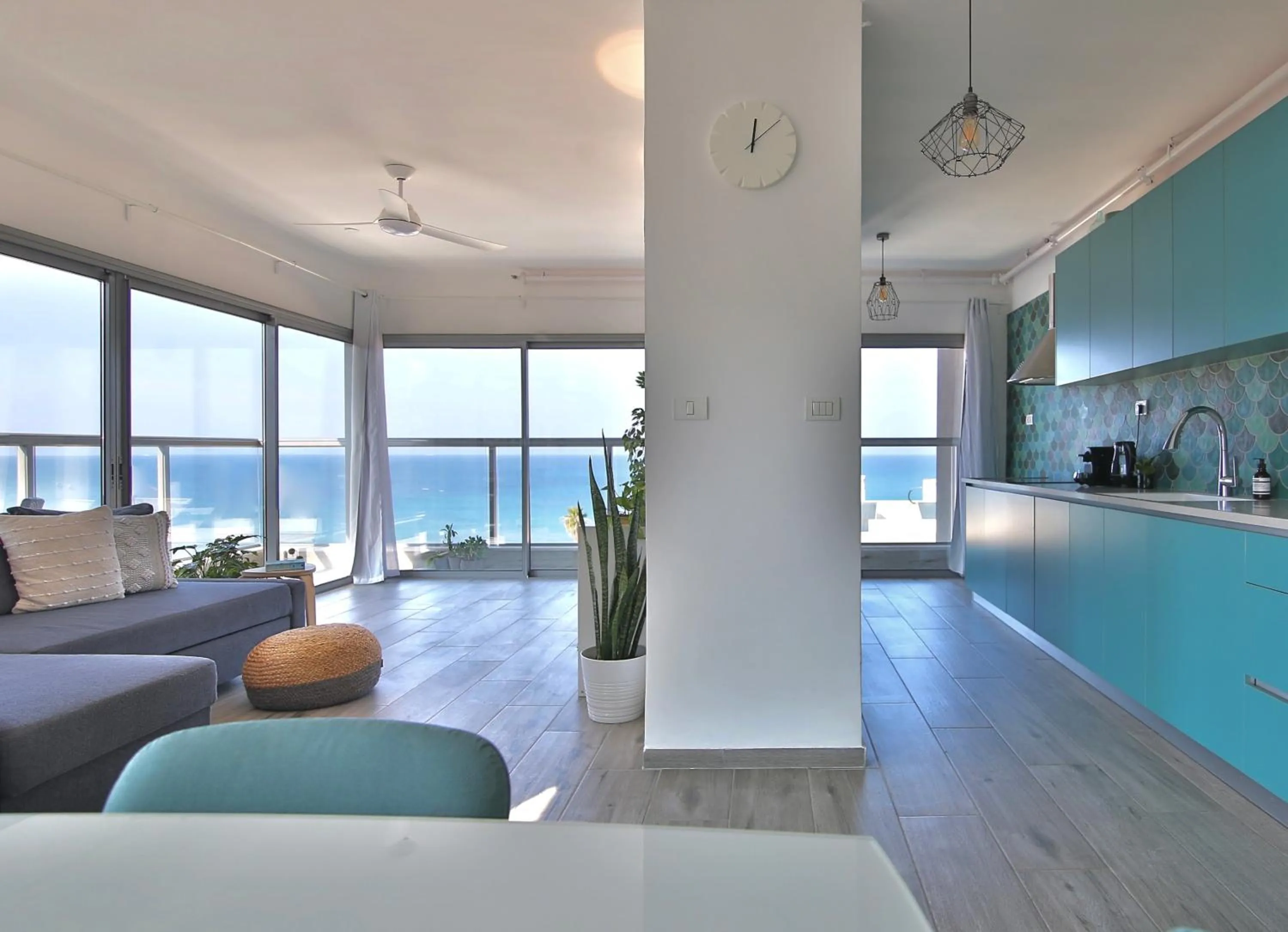 Sea view in Bat-Galim Beach Apartment