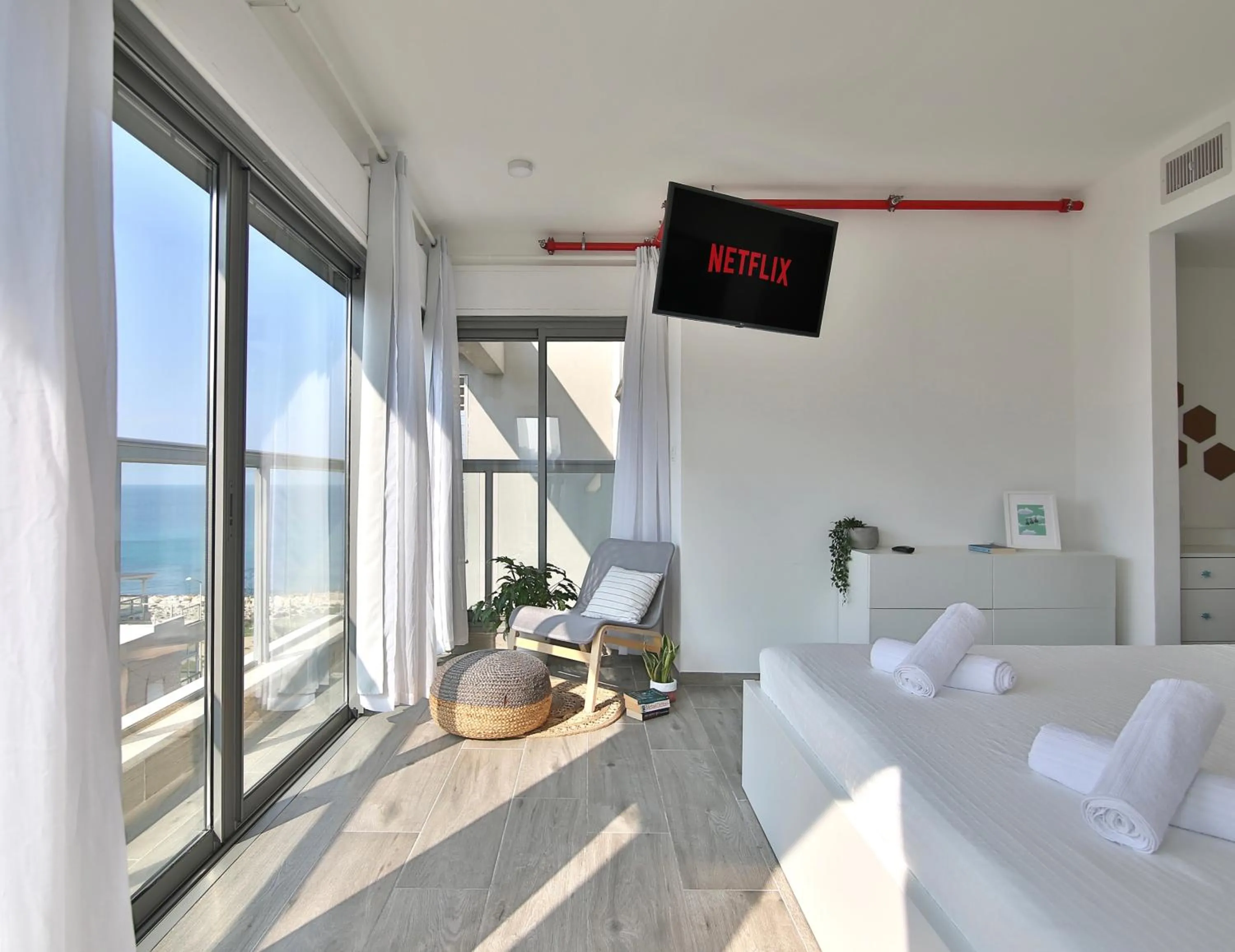 Bed in Bat-Galim Beach Apartment